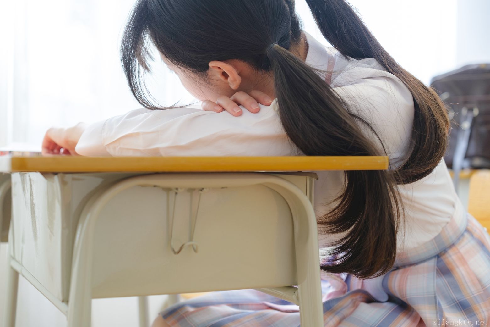 森萝财团-3万私定-清纯嫩妹小七-室内JK裤袜-全裸大尺度-01-05