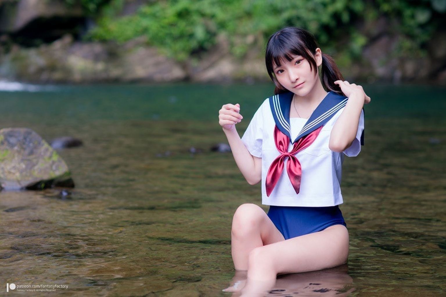 小丁Patron-High-School-Girl-with-Pretty-Pussy-皮衣濕身誘惑-Fantasy-Factory-04-04