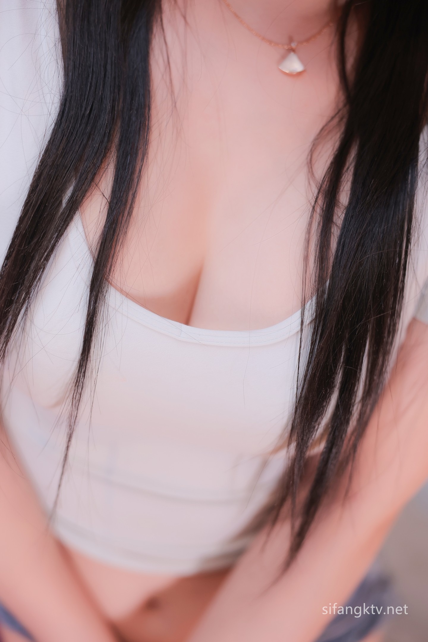 秀人网林杉杉牛仔骚丁短裤脱衣揉穴-08-26