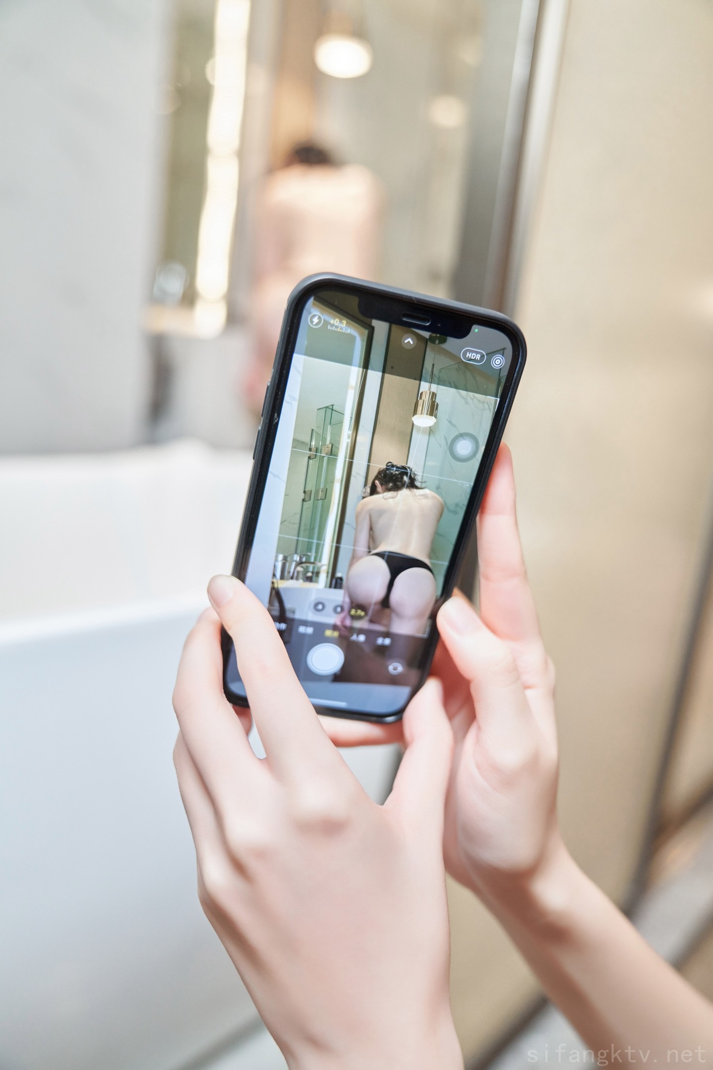 秀人网当红最骚女神模特周于希大胆私拍露毛露奶乳夹逼夹三点一线-08-19