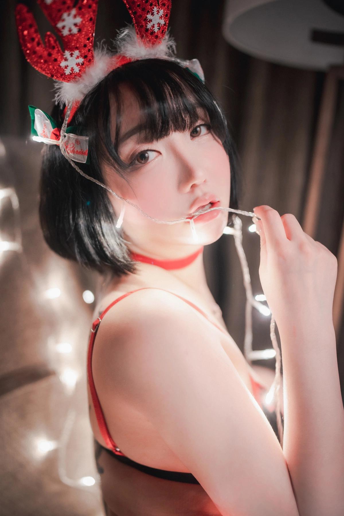 Son-Yeeun-손예은-LOOZY-Christmas-Special-2021-Set01-03-22