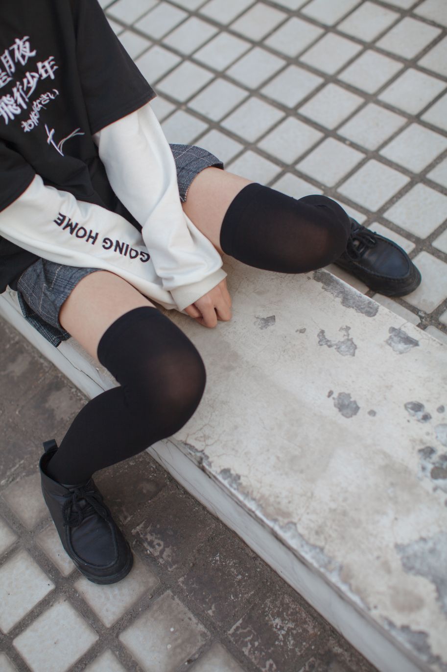 少女秩序写真-EXvol004-天台黑色过膝袜短裙47P-3475M-01-07