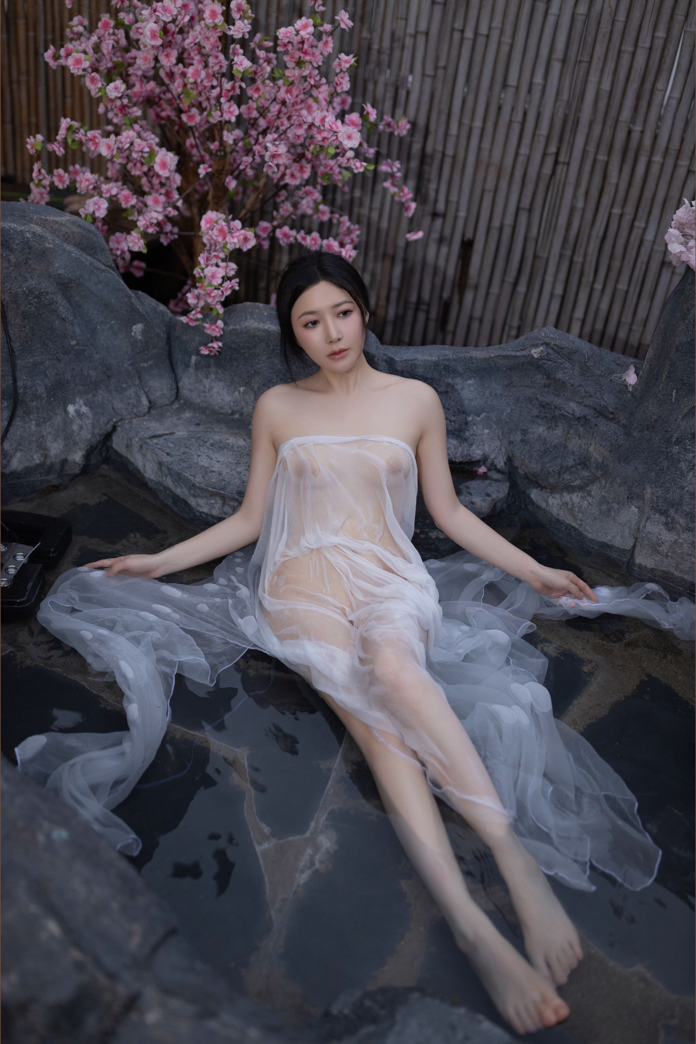 鱼子酱Fish---花想容-120P-08-18