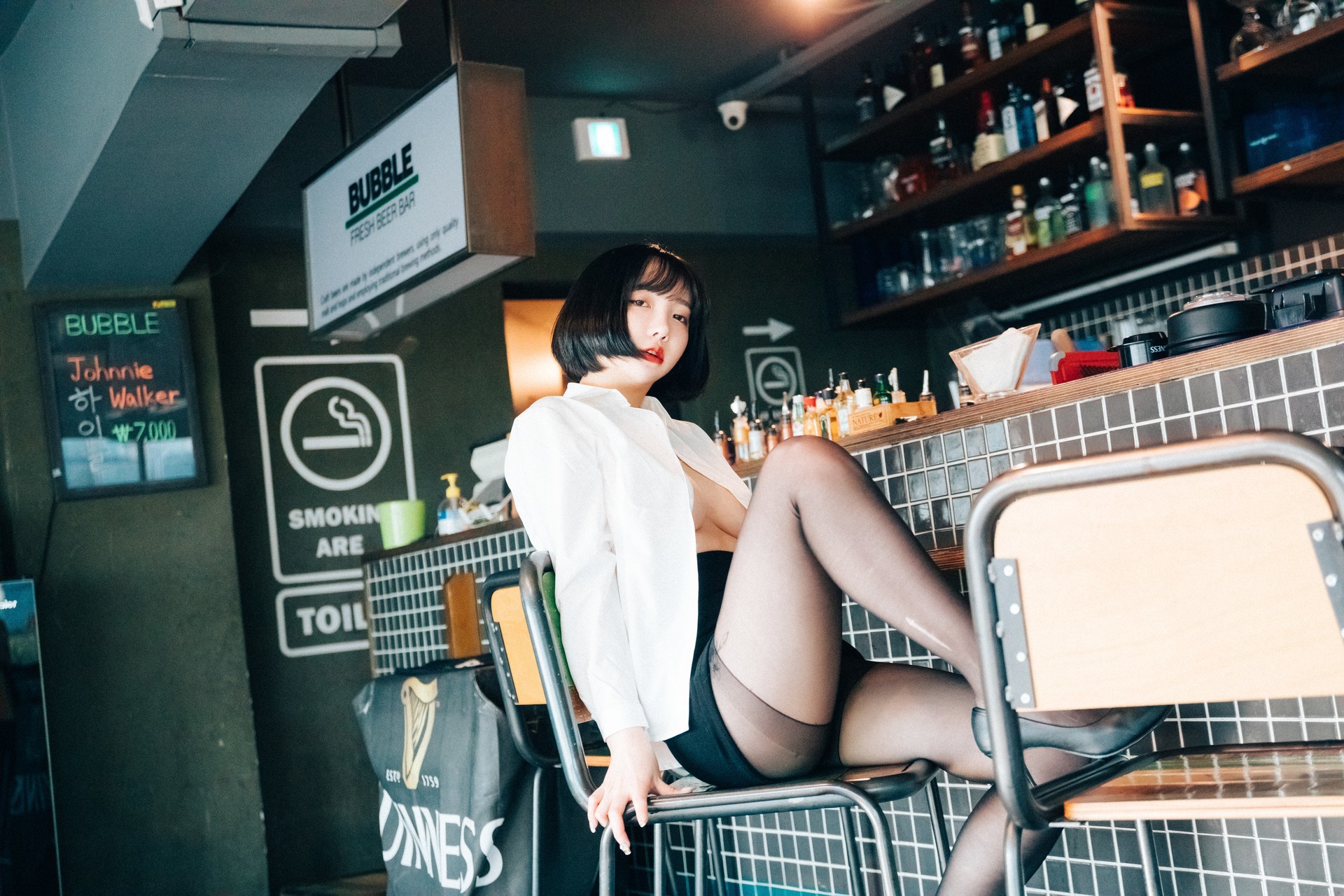 Son-Yeeun-손예은-Loozy-Tainted-Love-Bar-Set01-01-19