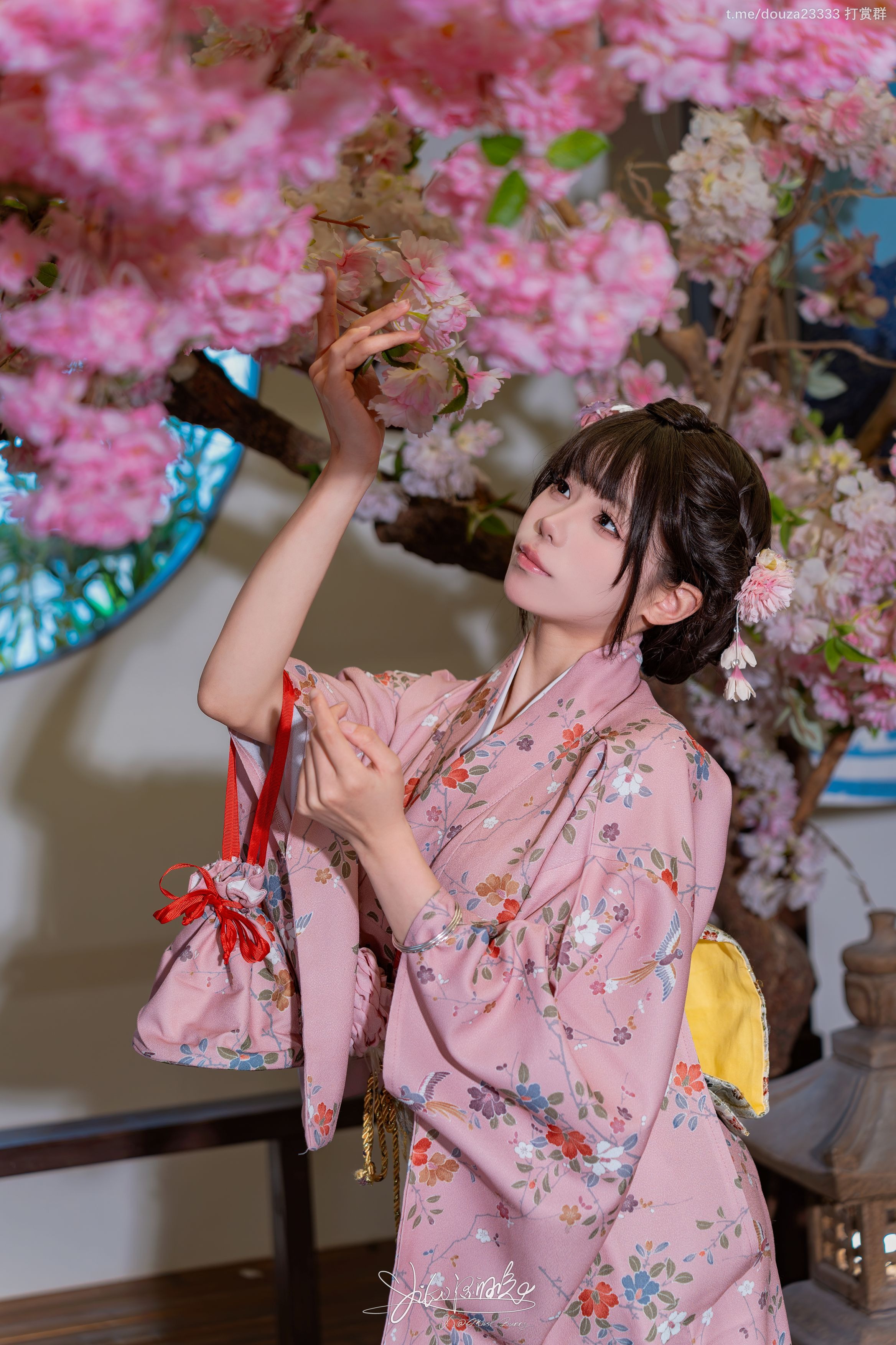 Yiko湿润兔-8月作品温泉の女将77P1V-燕无歇8月31打赏群资源-08-30