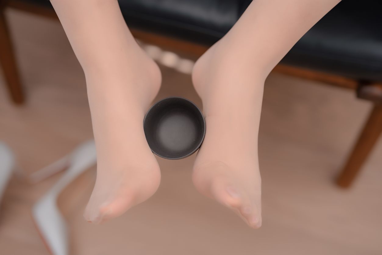 轩萧学姐---蓝裙OL170p4v-147G-06-18