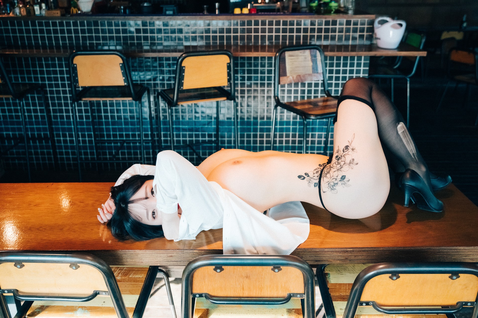 Son-Yeeun-손예은-Loozy-Tainted-Love-Bar-Set01-01-19