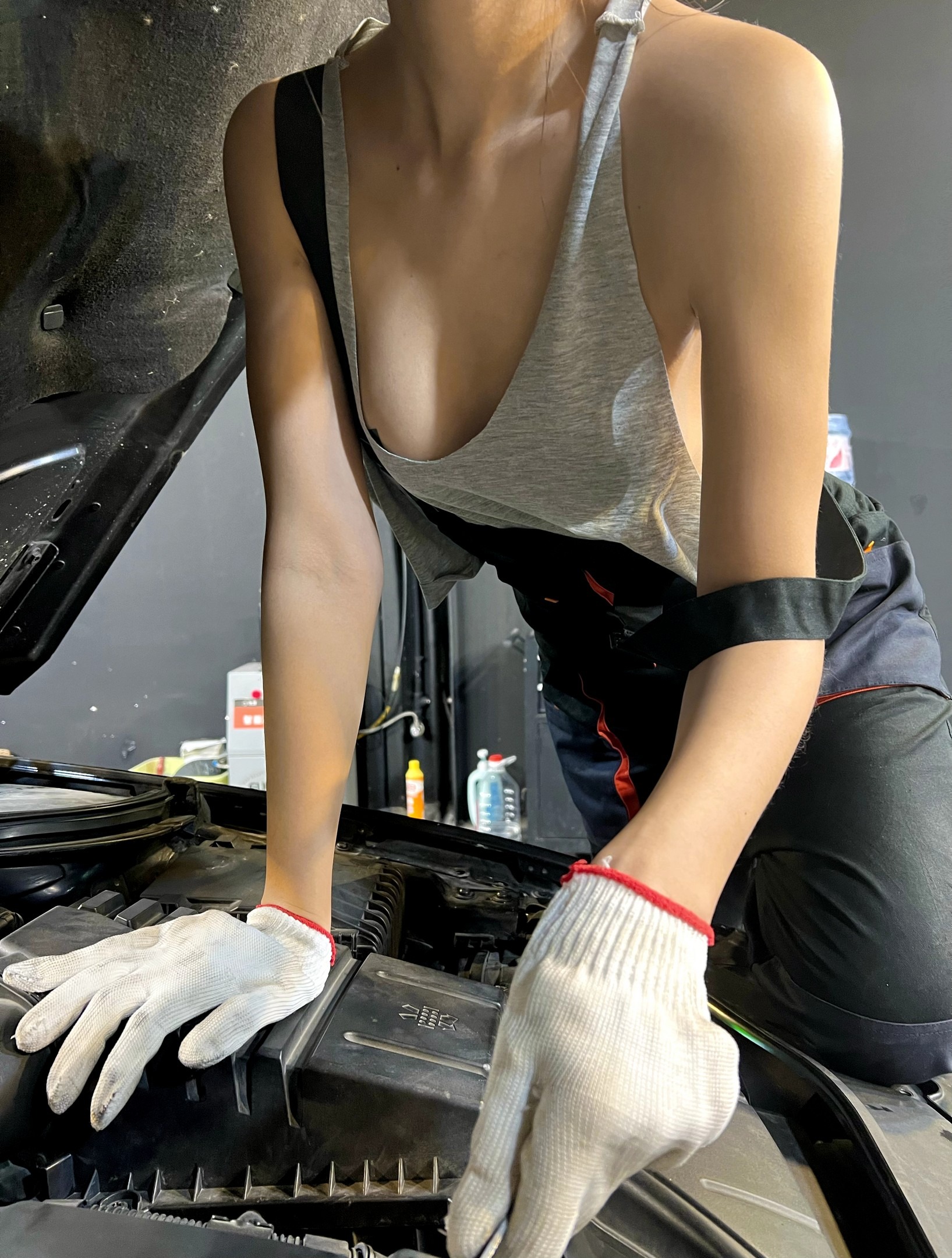 网红女神嫩模-阿朱-品-性感汽修工-08-26