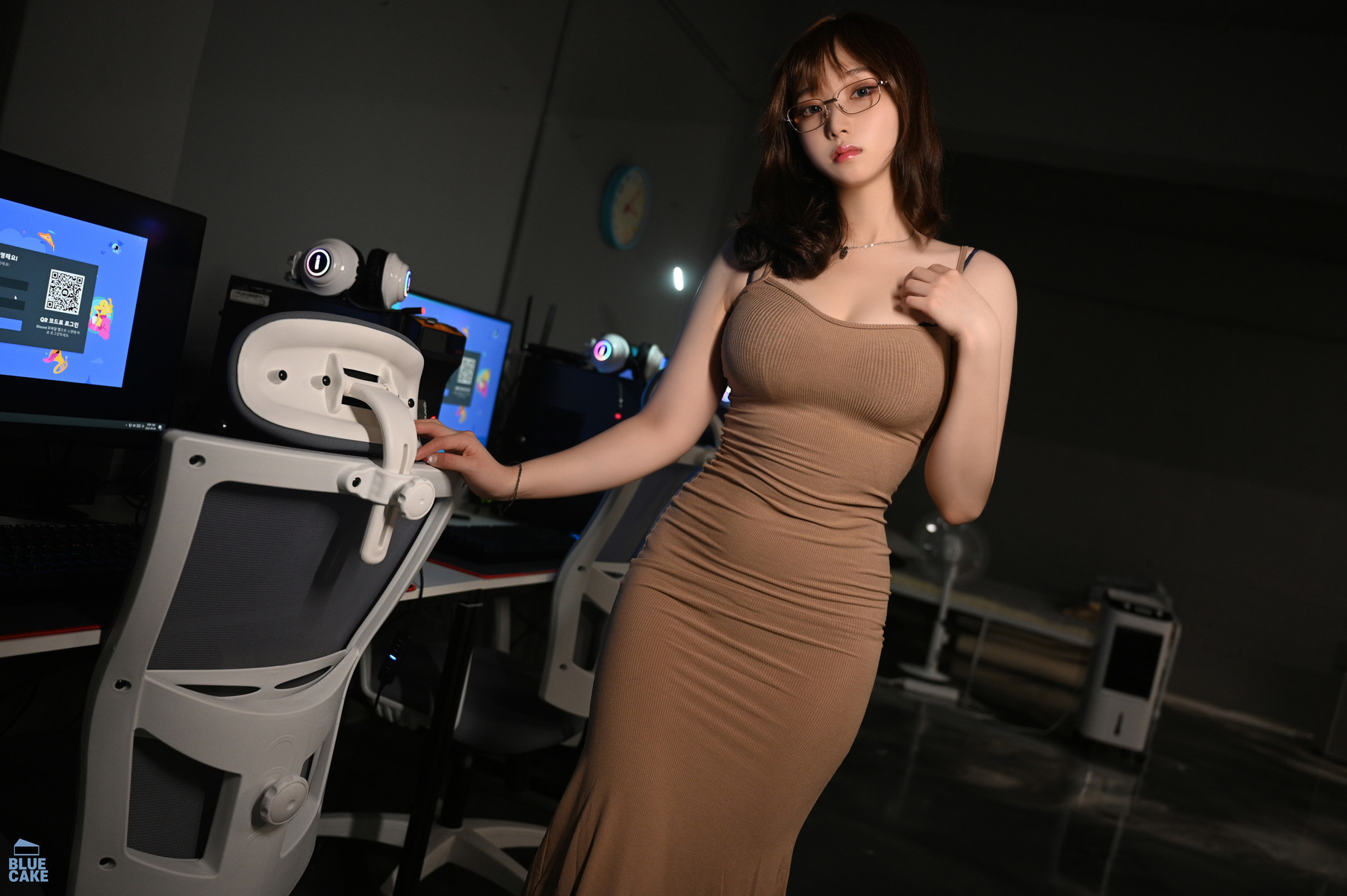 Bambi-밤비-BLUECAKE-PC-Room-Alba-Set01-01-04