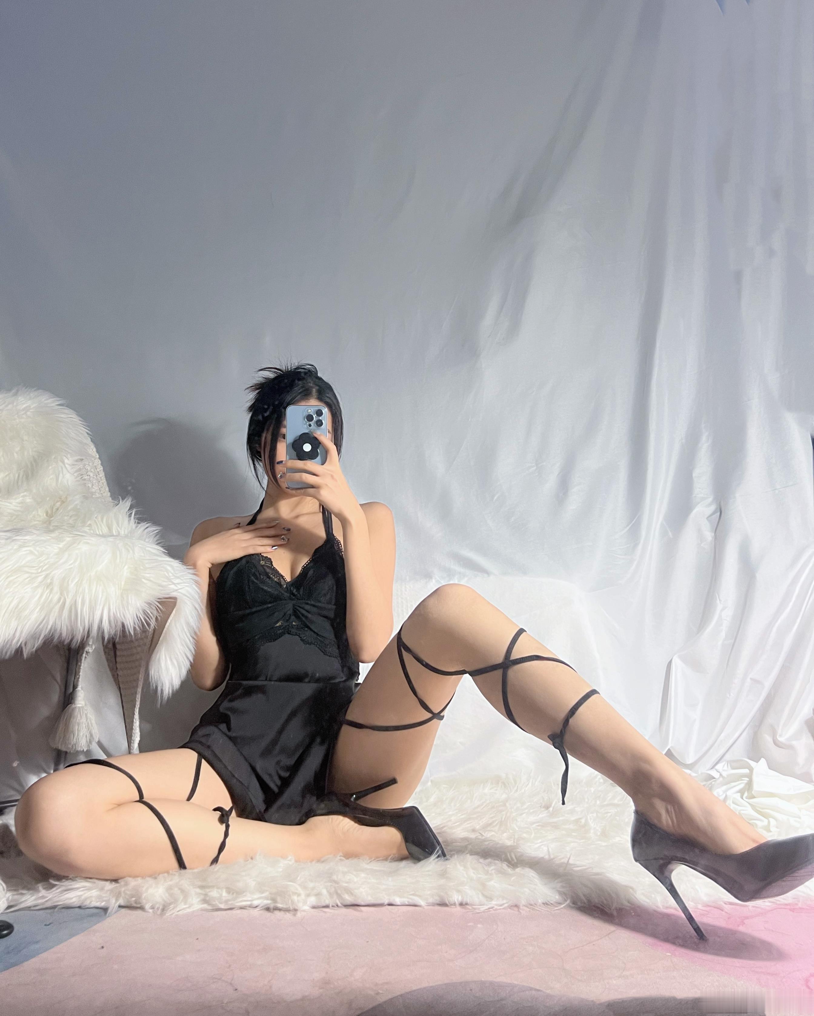 024纪念小小v5--微密圈系列-束缚美腿24P11MB-08-29