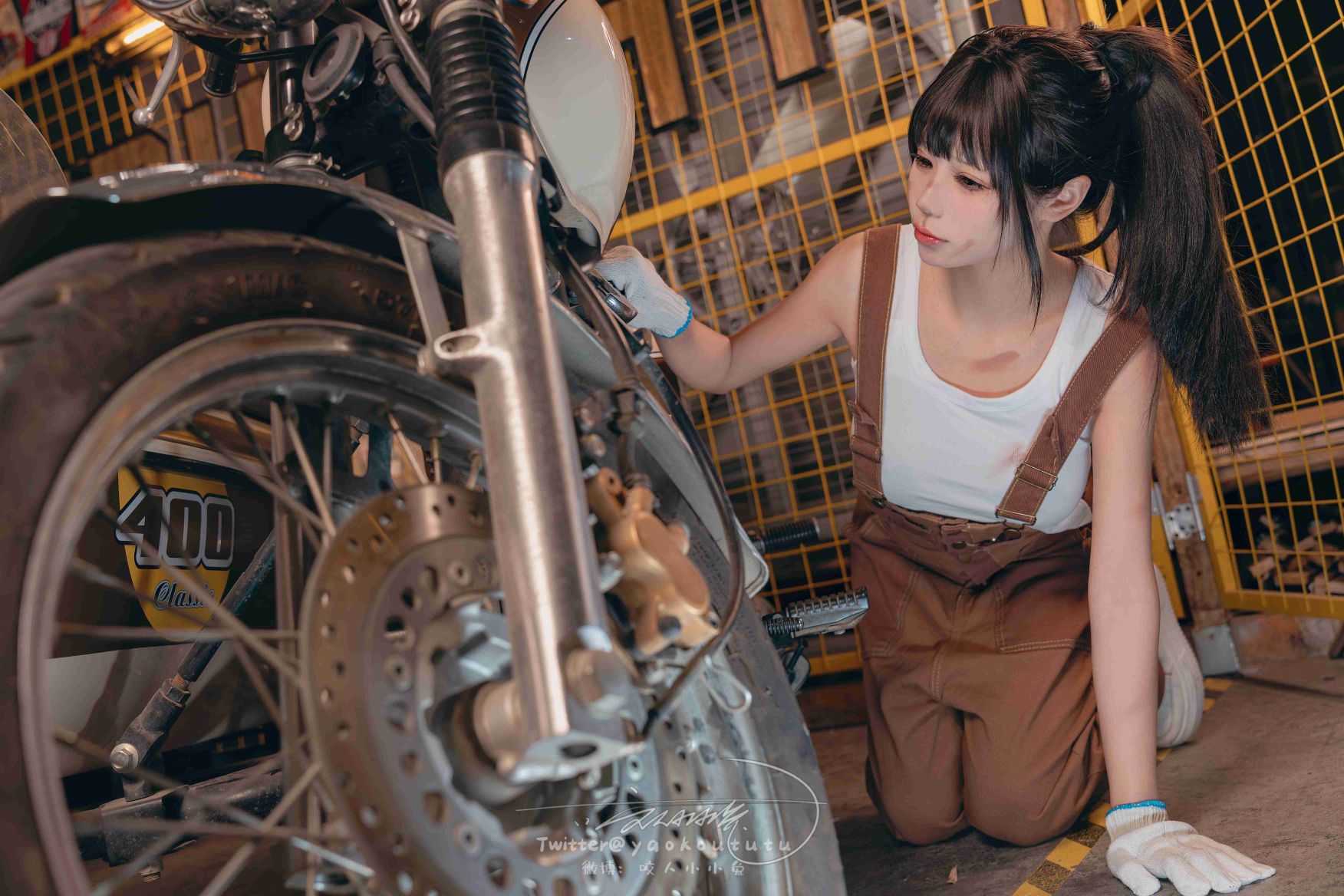 咬人小小兔-1月作品机车修理工-Shake-it-02-28