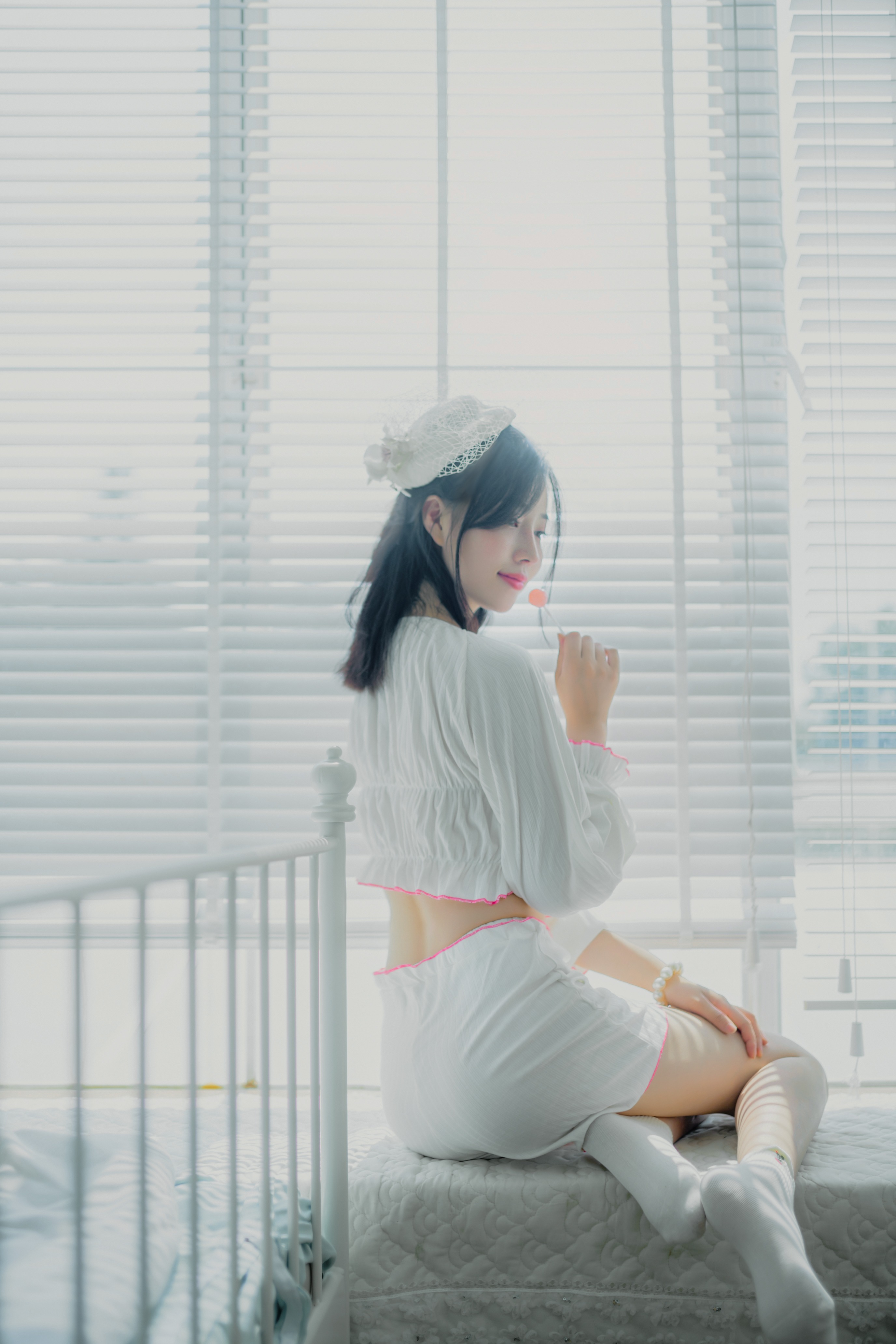 年年-爱吃棒棒糖的少女-11-27