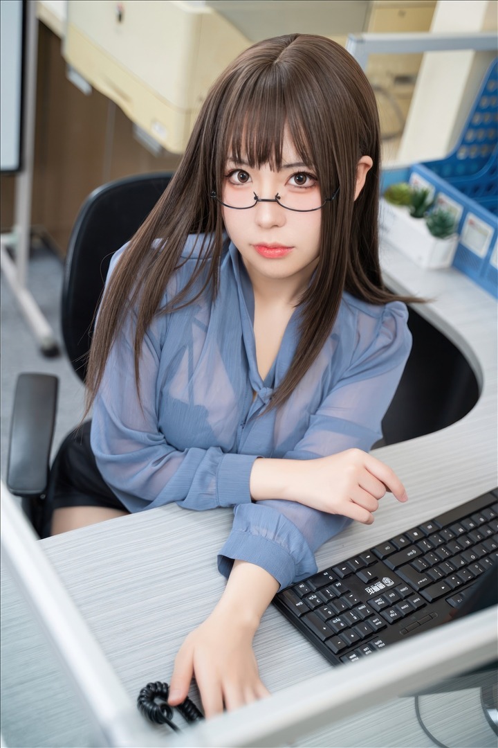 虎森森---黑丝眼镜娘-60P-60P-30836-MB-20240818f-08-18