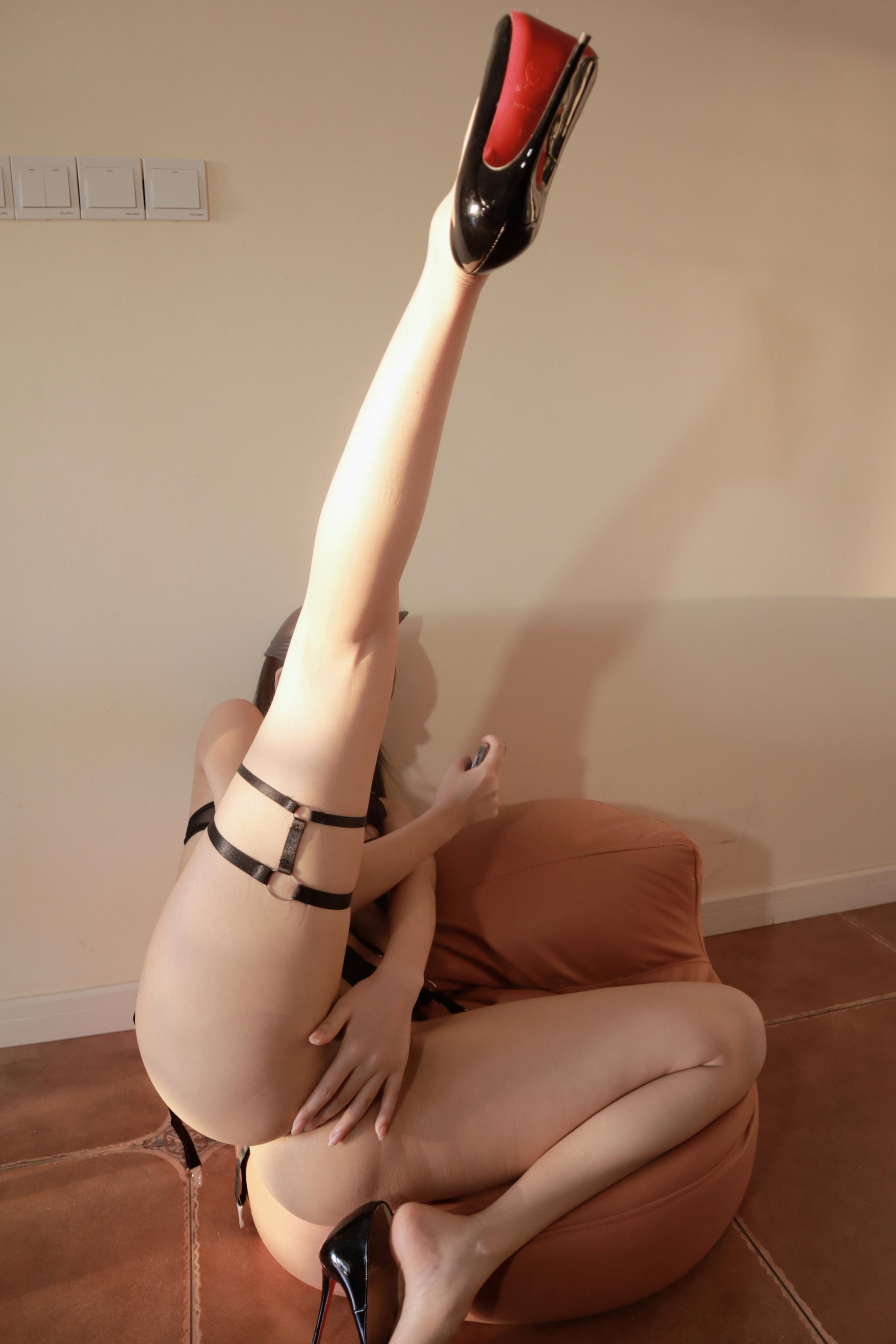 035纪念小小v5--微密圈系列-猫女20P68MB-08-29