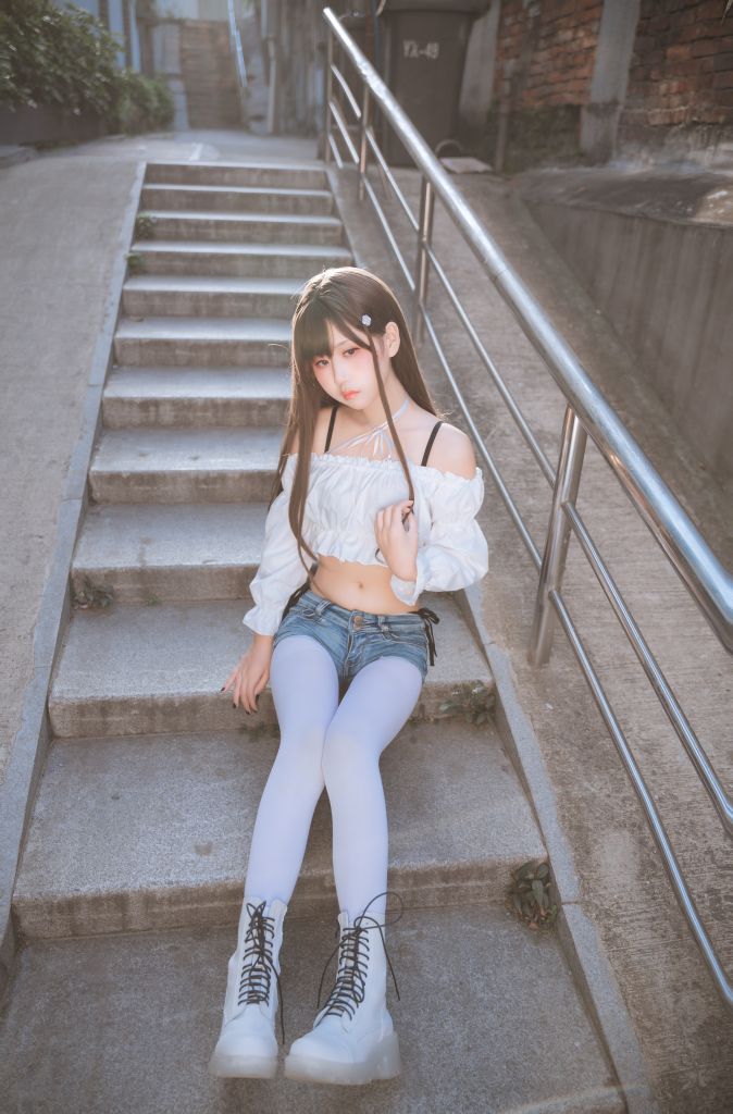 萌芽儿o0-邻家小恶魔-47P1V-426MB-03-18