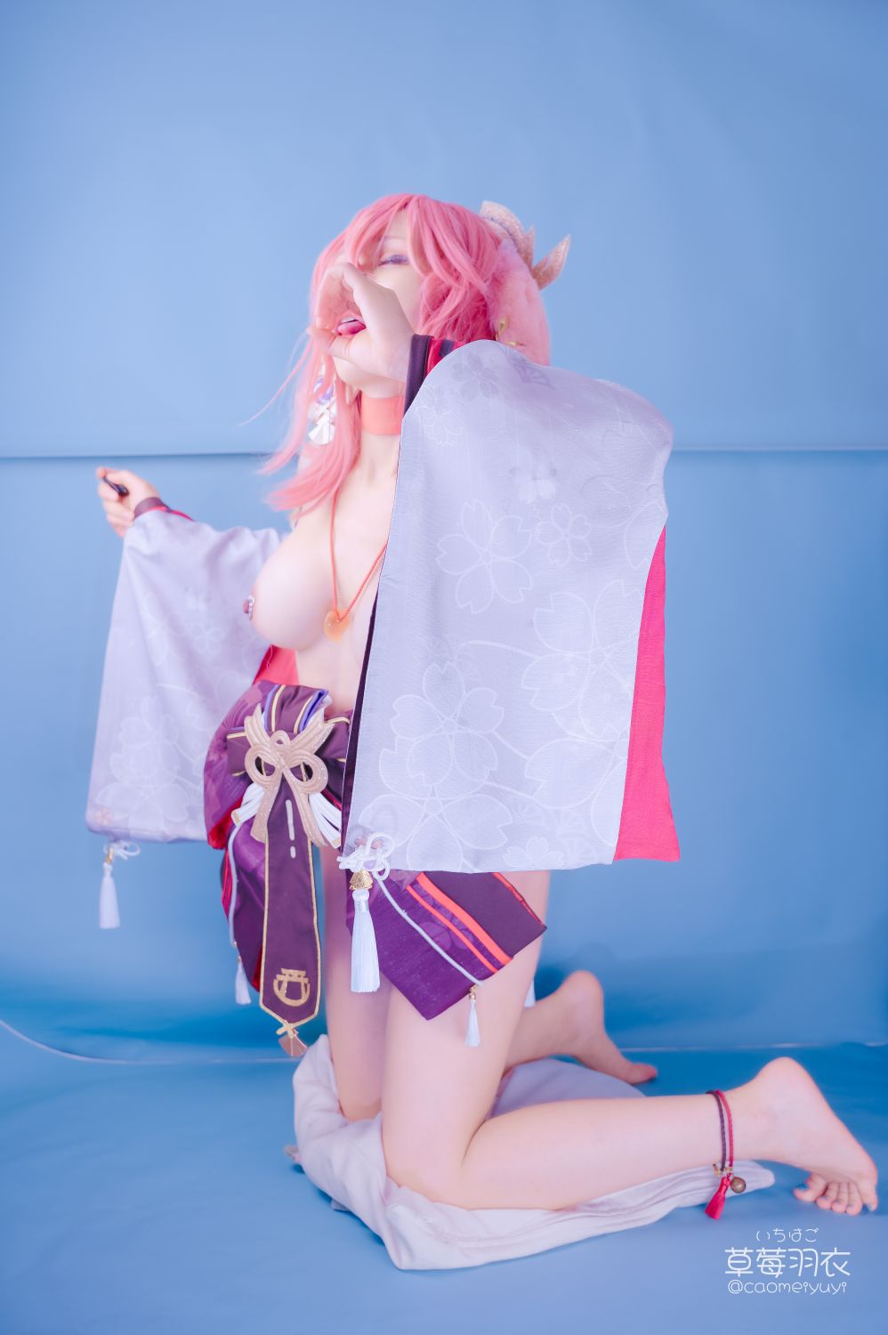 草莓羽衣-caomeiyuyi-cosplay-Yae-Miko---Genshin-Impact-03-15