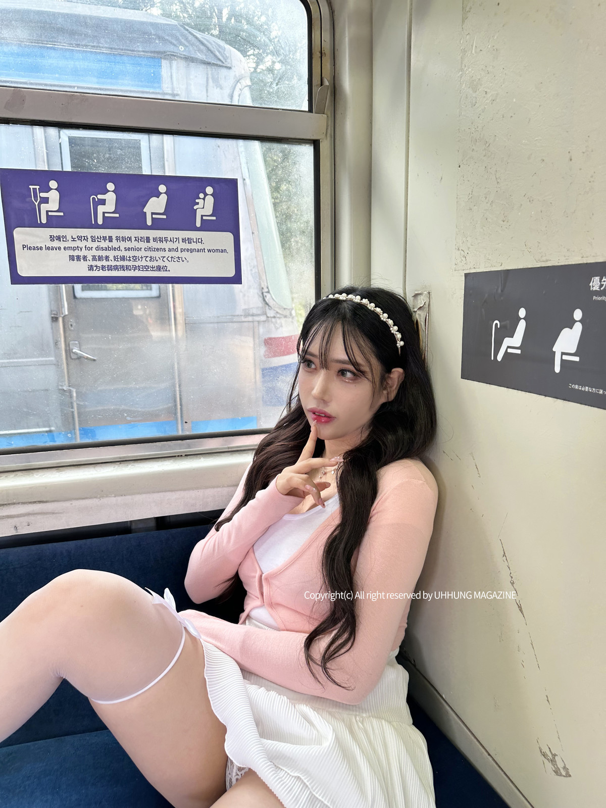 Hani-하니-UHHUNG-Magazine-8220The-Girlfriend-on-The-Subway8221-Set01-02-26
