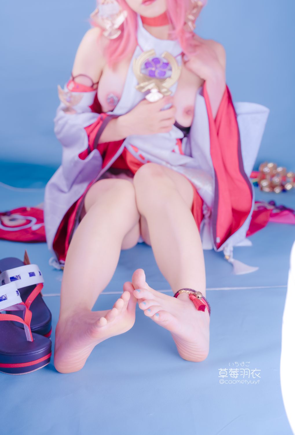 草莓羽衣-caomeiyuyi-cosplay-Yae-Miko---Genshin-Impact-03-15