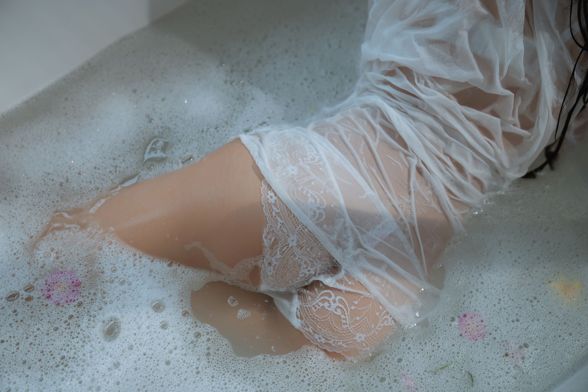 萌芽儿o0-浴缸-72P-1760MB-03-19