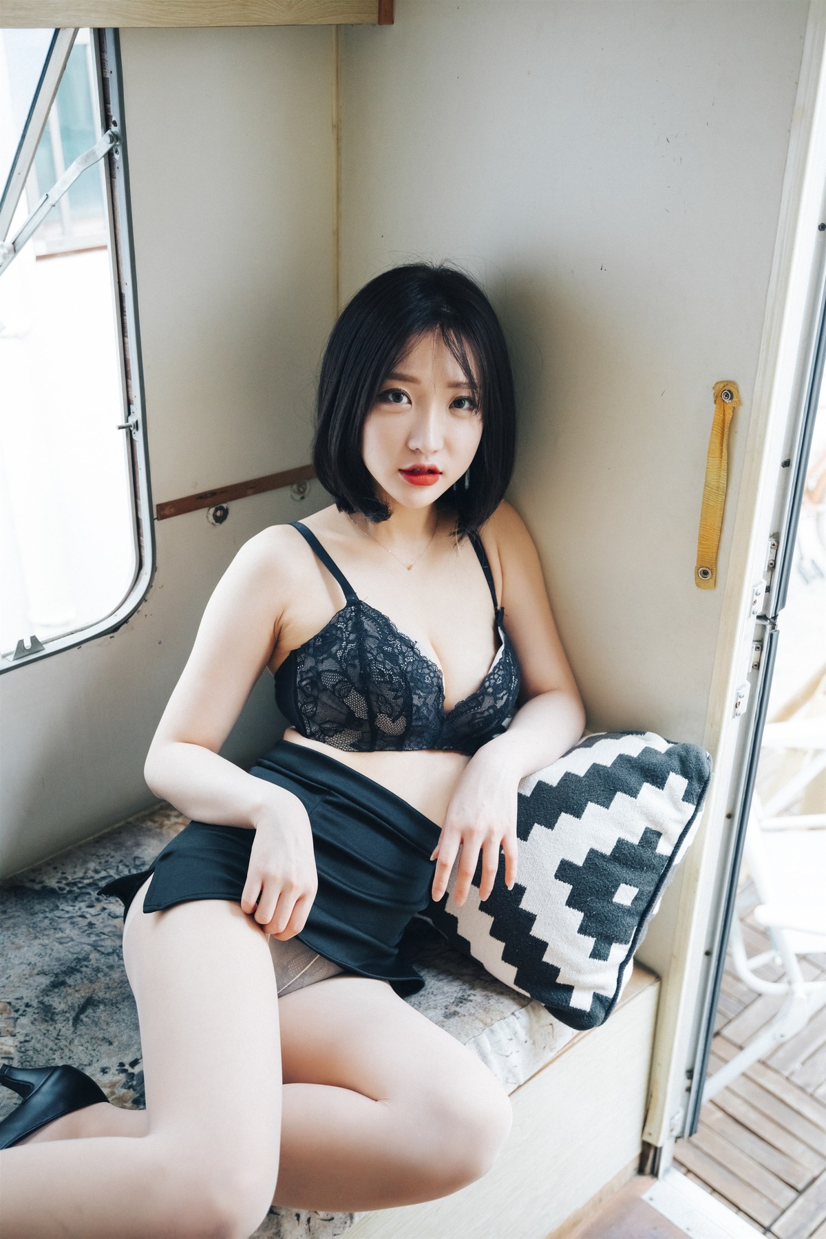 Son-Yeeun-손예은-LOOZY-Officegirl-s-Vacation-Vol02-8211-Set02-12-02