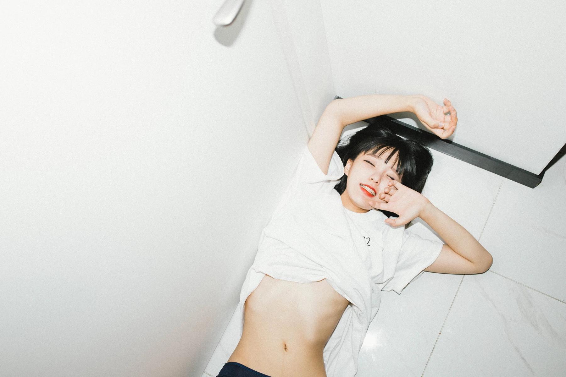 Jeong-Jenny-정제니-Moon-Night-Snap-The-First-Set01-05-07