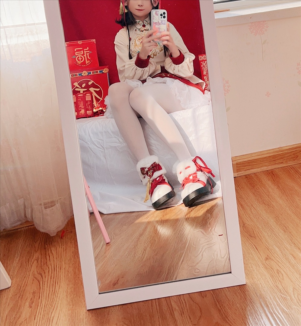 白丝奶糖酱---新年女仆-108P-108P-38759-MB-20240824j-08-25