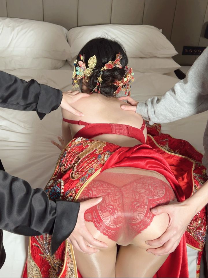 抖娘-利世---伴郎团轮新娘-55P2V-808MB-04-16