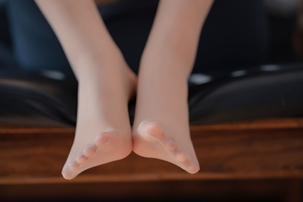 轩萧学姐---蓝裙OL170p4v-147G-06-18