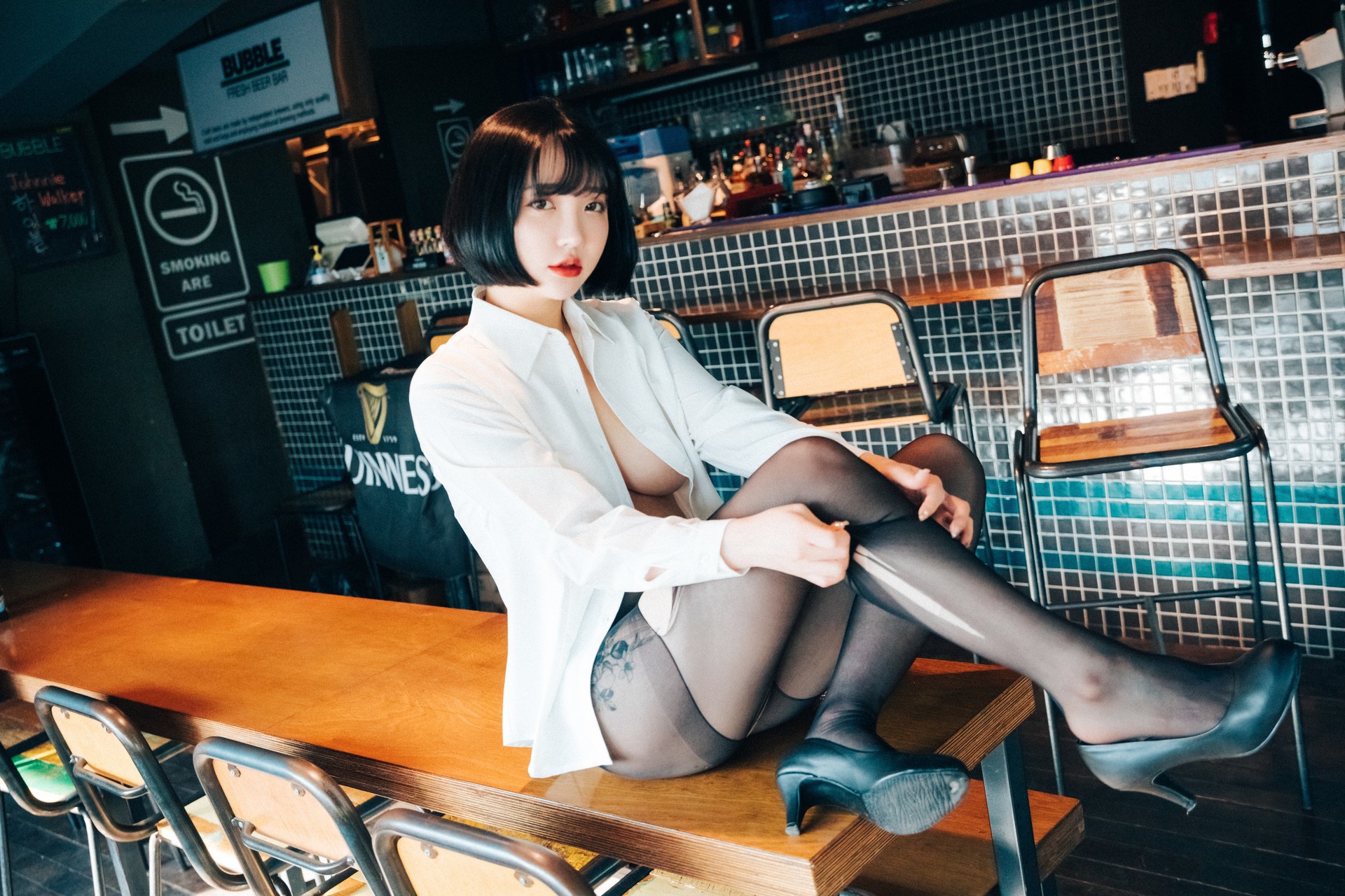 Son-Yeeun-손예은-Loozy-Tainted-Love-Bar-Set01-01-19