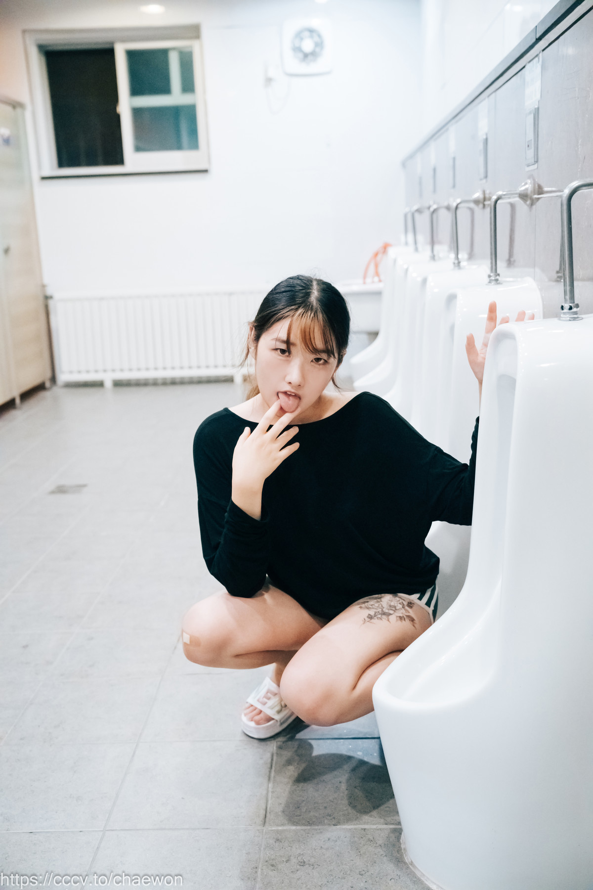 Sonson-손손-Loozy-Public-Toilet-Set02-11-01