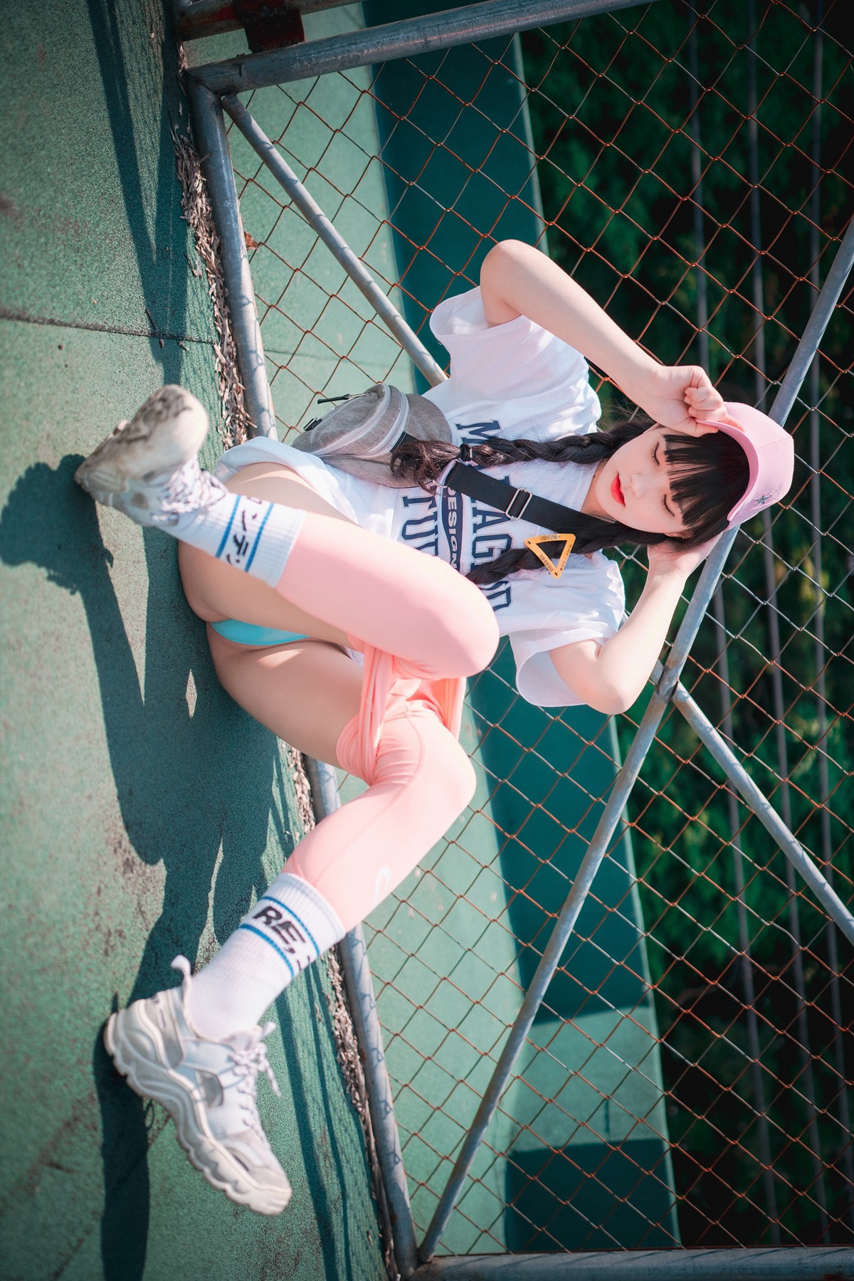 Jeong-Jenny-정제니-DJAWA-8216Loose-and-Tight-Pink8217-Set01-09-23