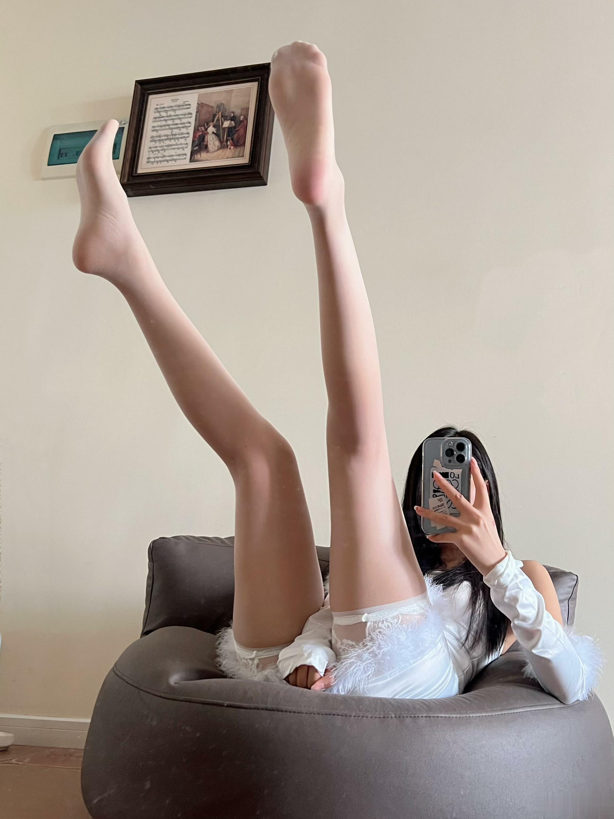 020纪念小小v5--微密圈系列-白色的心动25P113MB-08-29