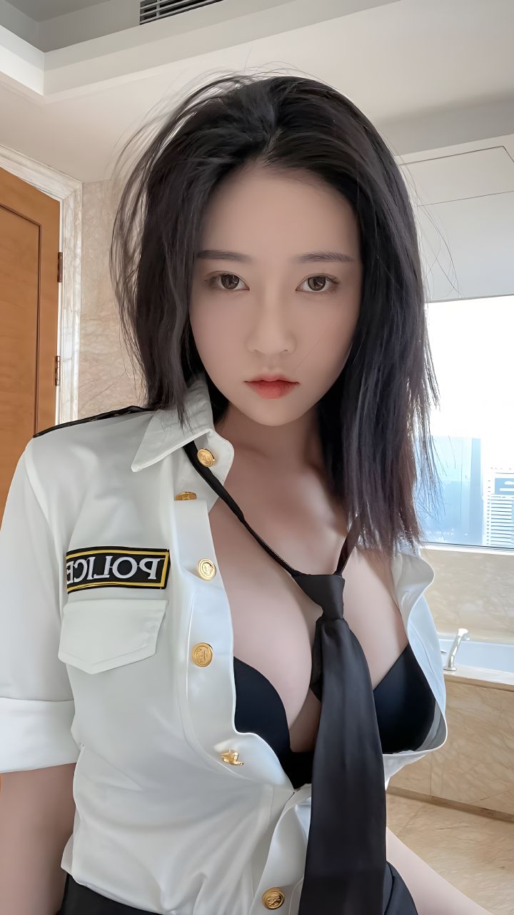 年年---涩女警82P-4665M-01-25