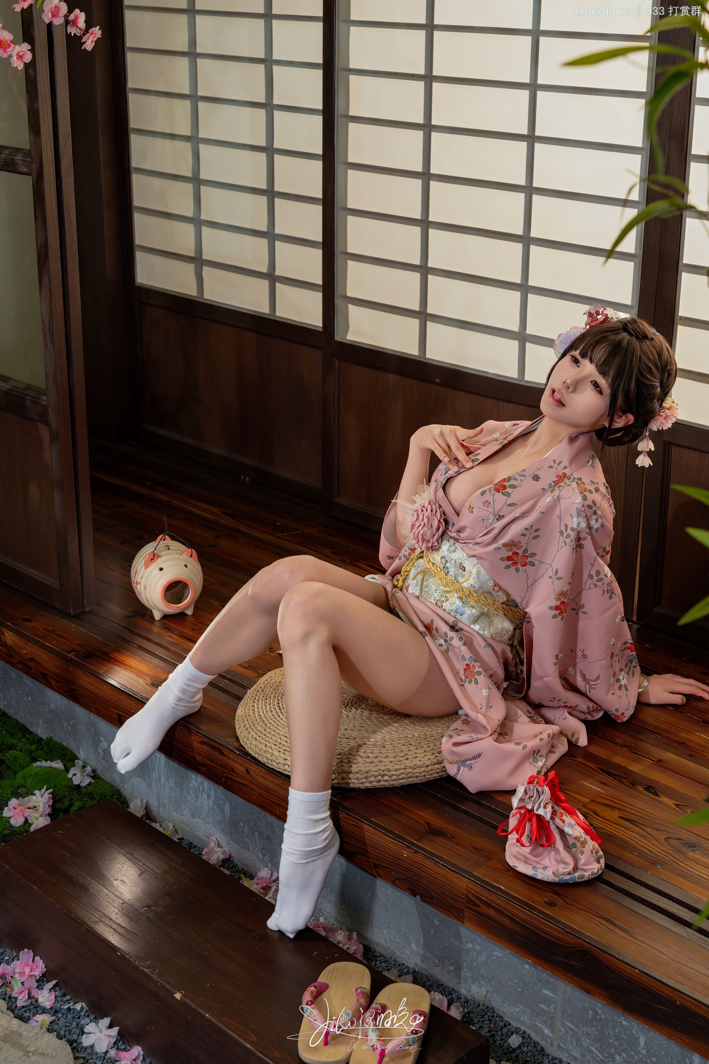 Yiko湿润兔-8月作品温泉の女将77P1V-燕无歇8月31打赏群资源-08-30