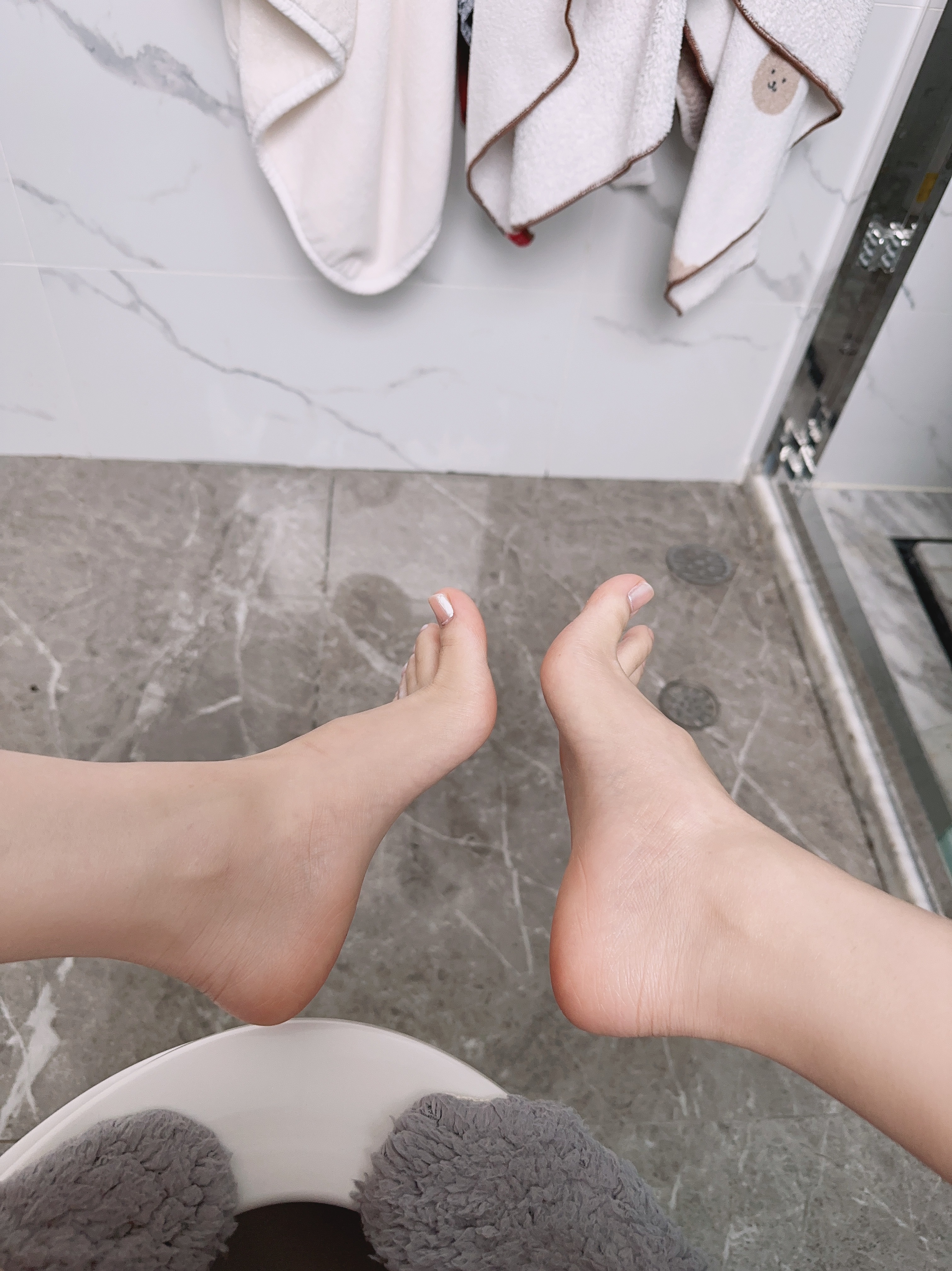 陈妮妮-红色脚掌51P-143MB-04-10