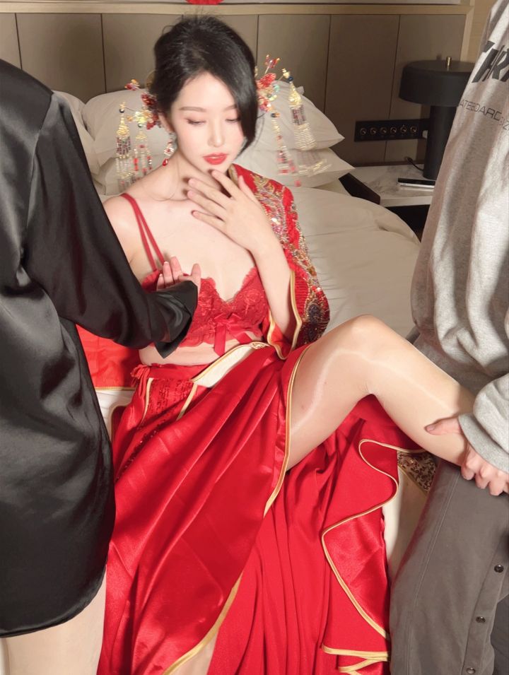 抖娘-利世---伴郎团轮新娘-55P2V-808MB-04-16