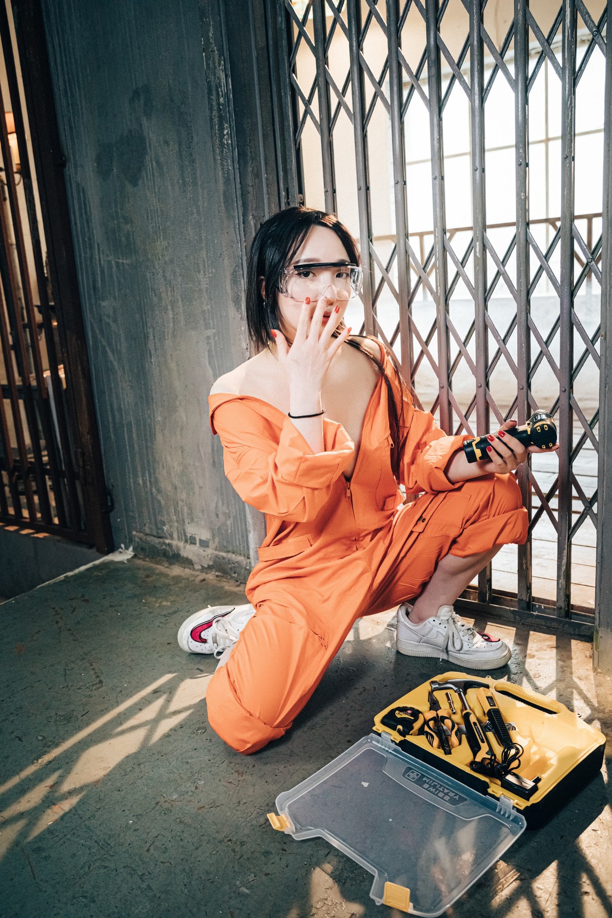 Son-Yeeun-손예은-Loozy-Where-Are-My-Tools-Full-ver-Set01-12-10