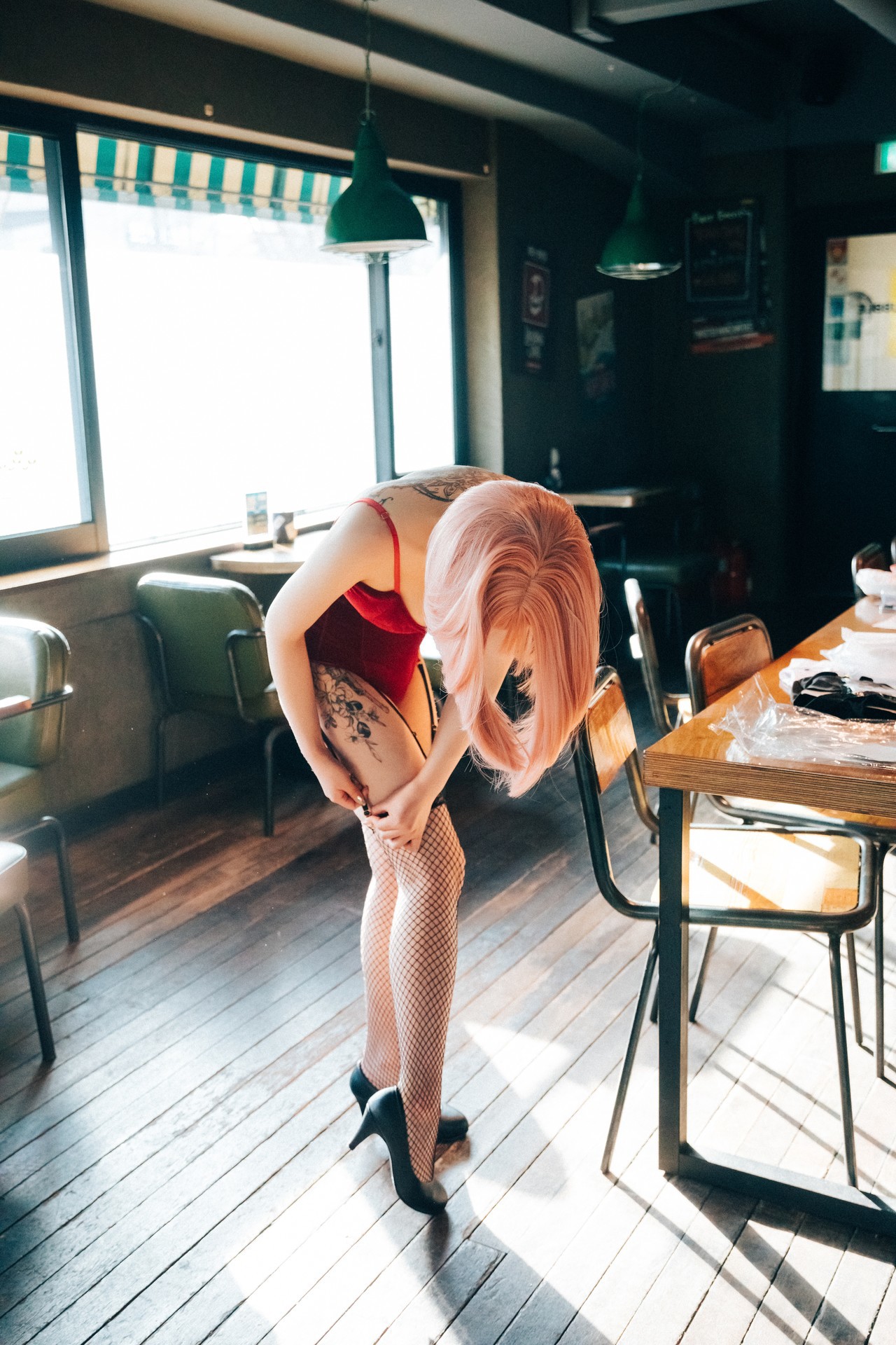 Son-Yeeun-손예은-Loozy-Tainted-Love-Bar-Set02-03-09