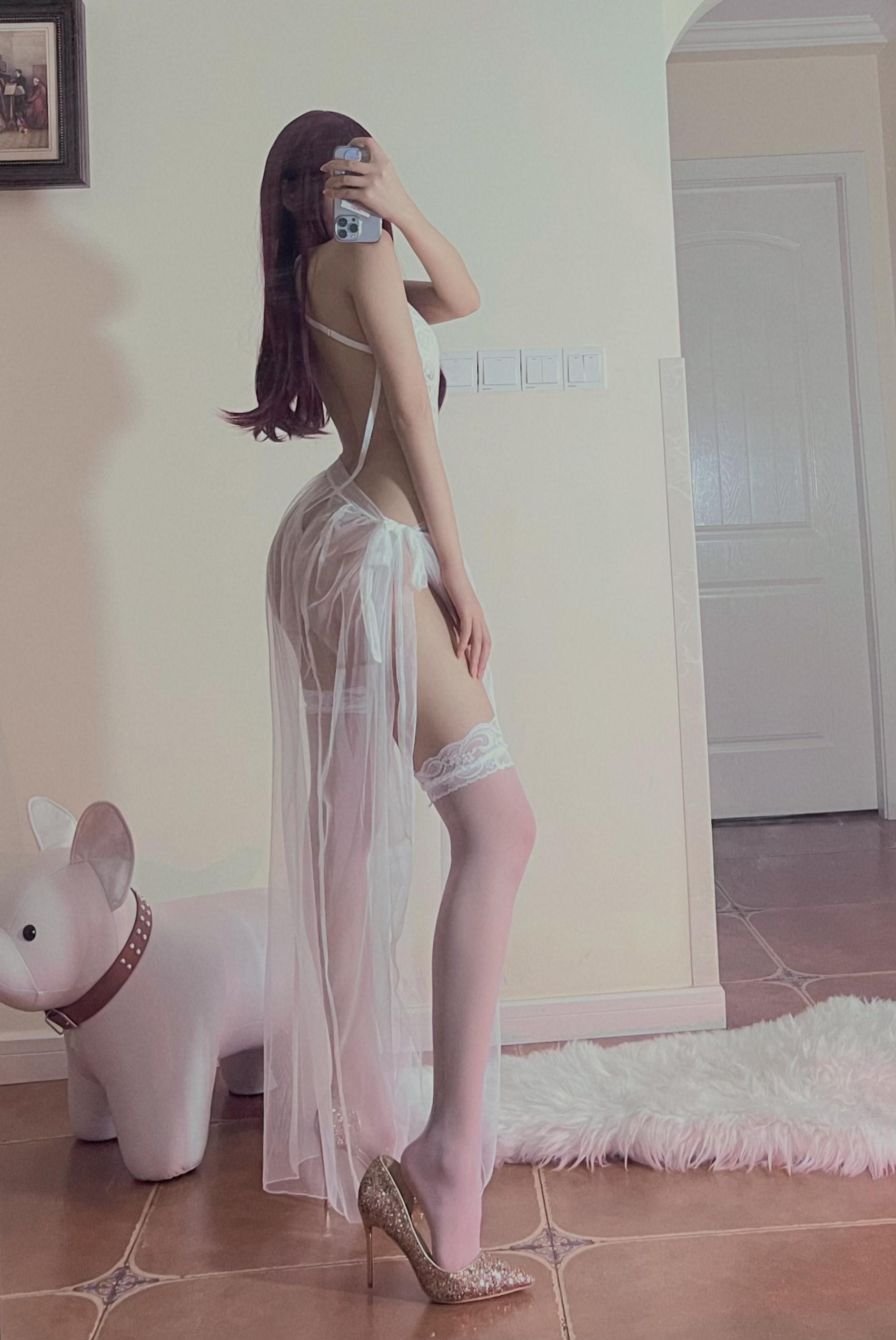 032纪念小小v5--微密圈系列-白丝超大臀-20P3V143MB-08-29