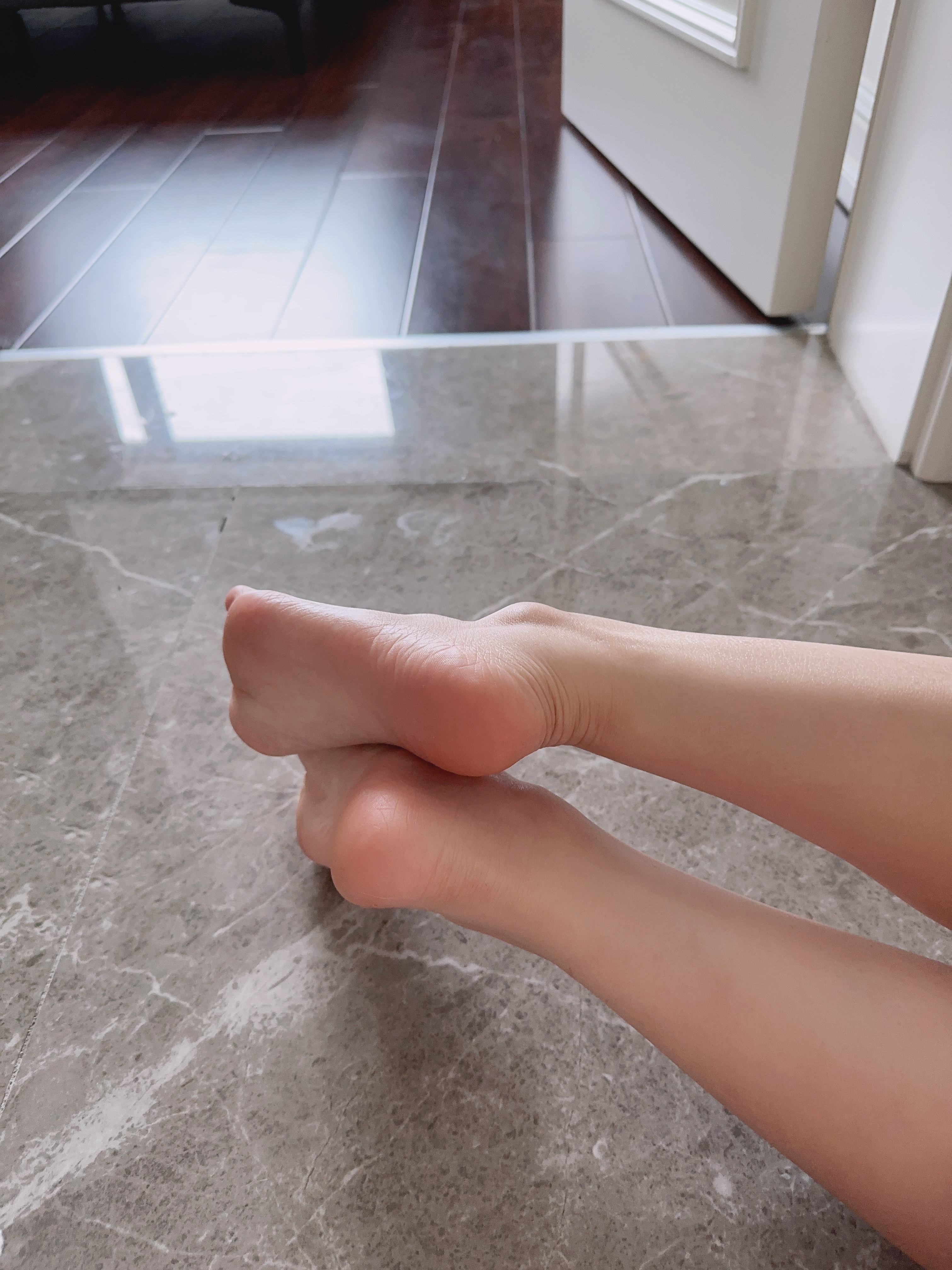 陈妮妮-红色脚掌51P-143MB-04-10