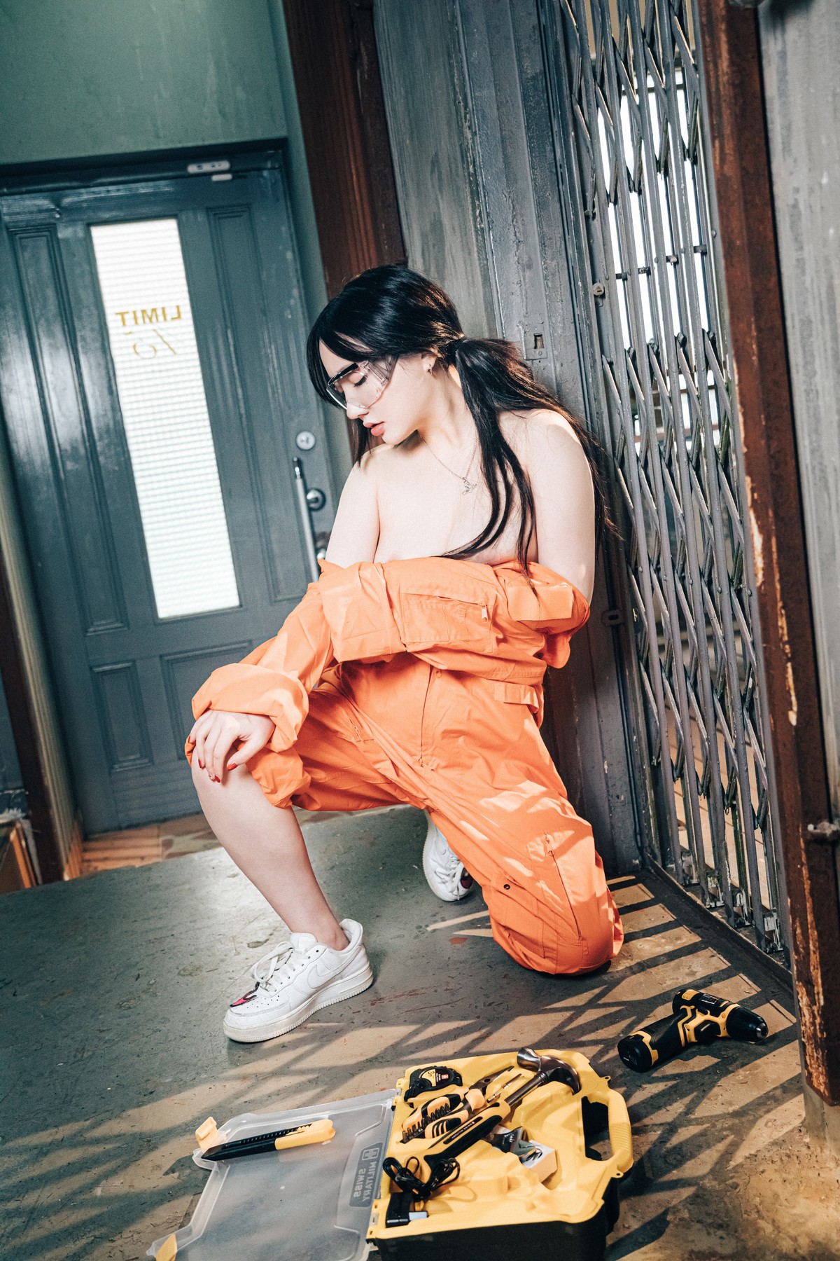 Son-Yeeun-손예은-Loozy-Where-Are-My-Tools-Full-ver-Set01-12-10