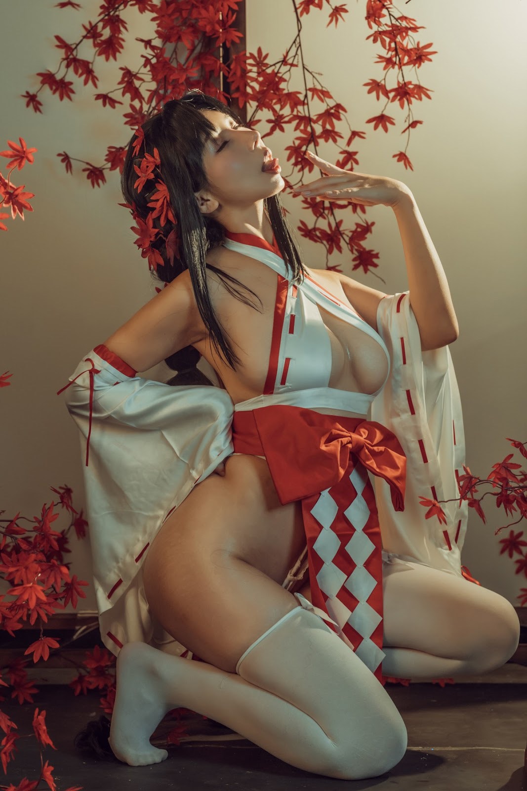 云溪溪-写真更新-奶桃巫女-09-18