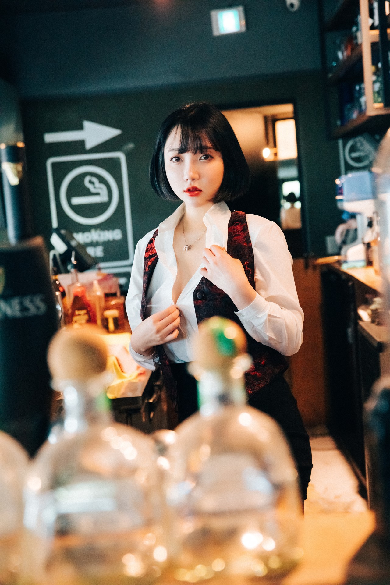 Son-Yeeun-손예은-Loozy-Tainted-Love-Bar-Set01-01-19