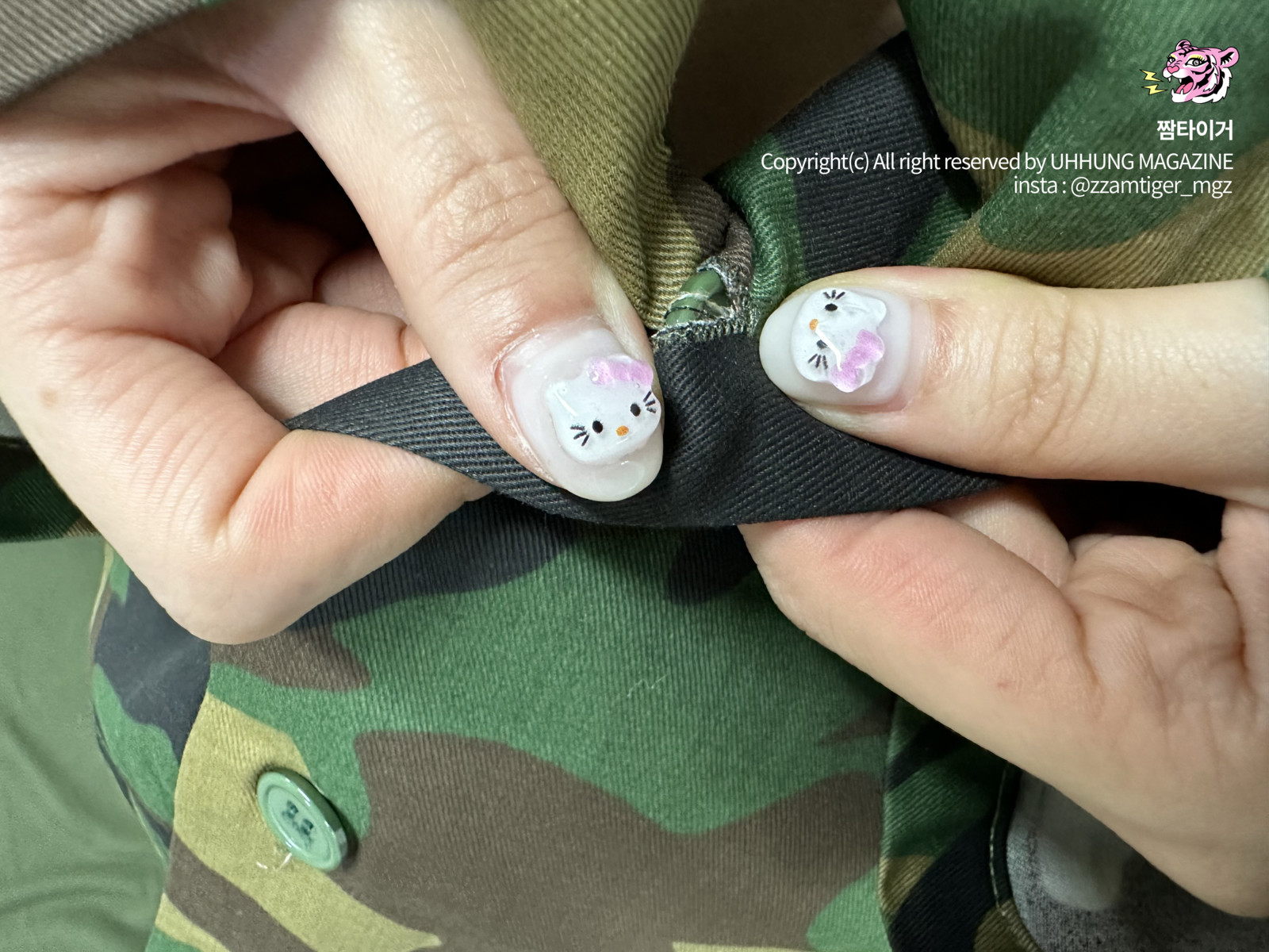 Yoonvely-윤블리-UHHUNG-Magazine-Vol04-8220Milltary8221-Set01-10-25