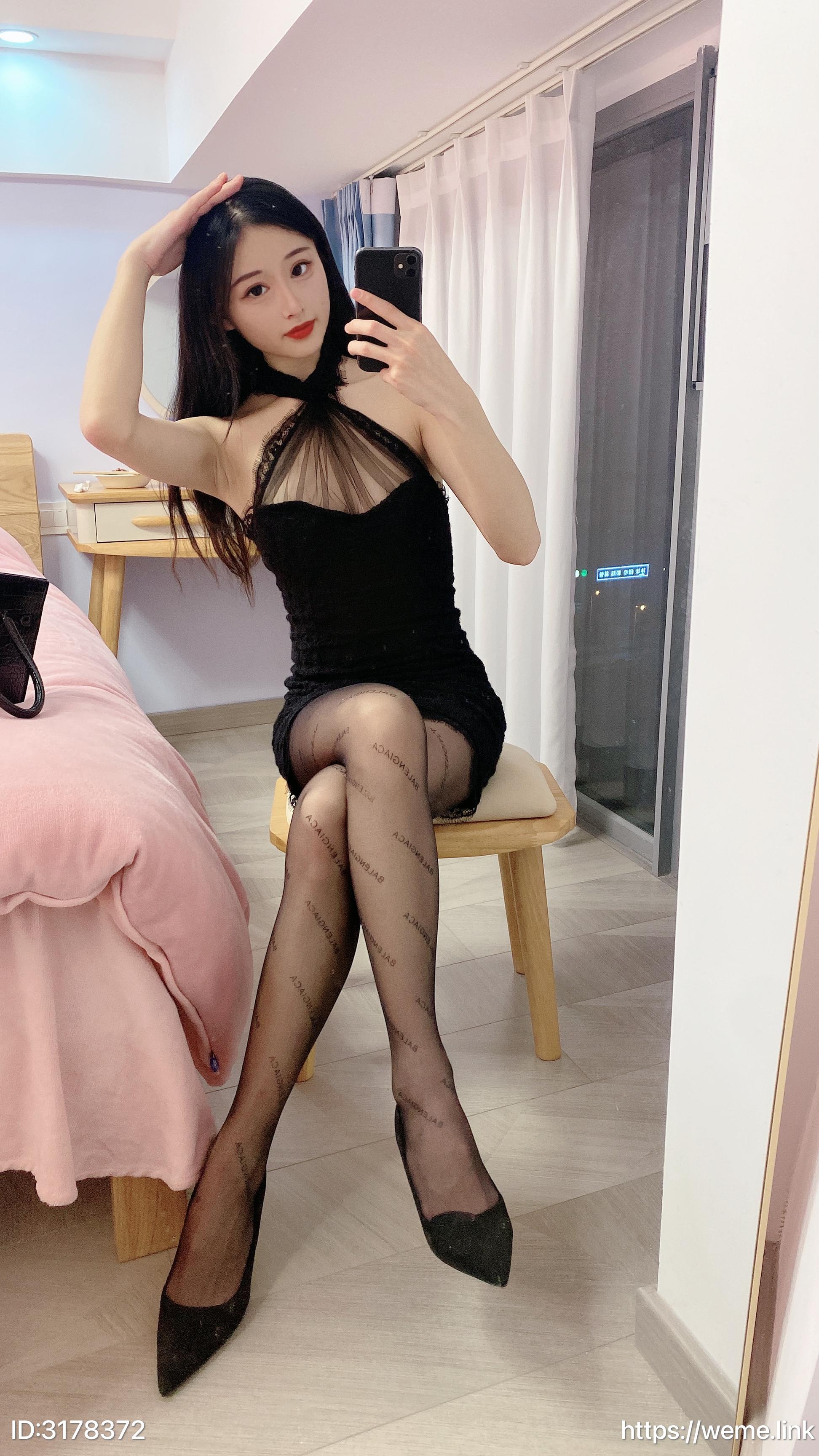 小萌子--NO010-字母黑丝-33P68MB-08-17