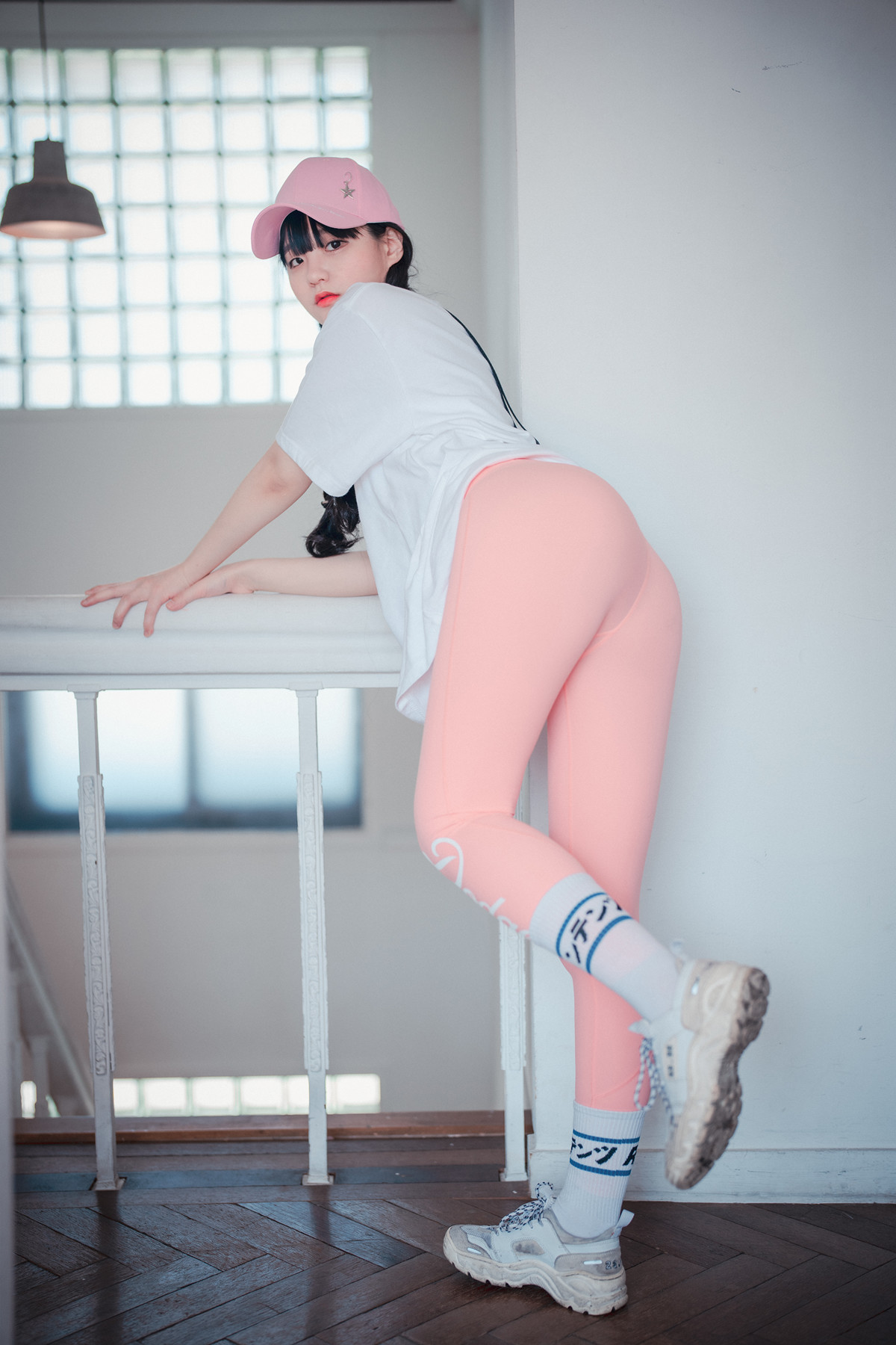 Jeong-Jenny-정제니-DJAWA-8216Loose-and-Tight-Pink8217-Set03-03-20