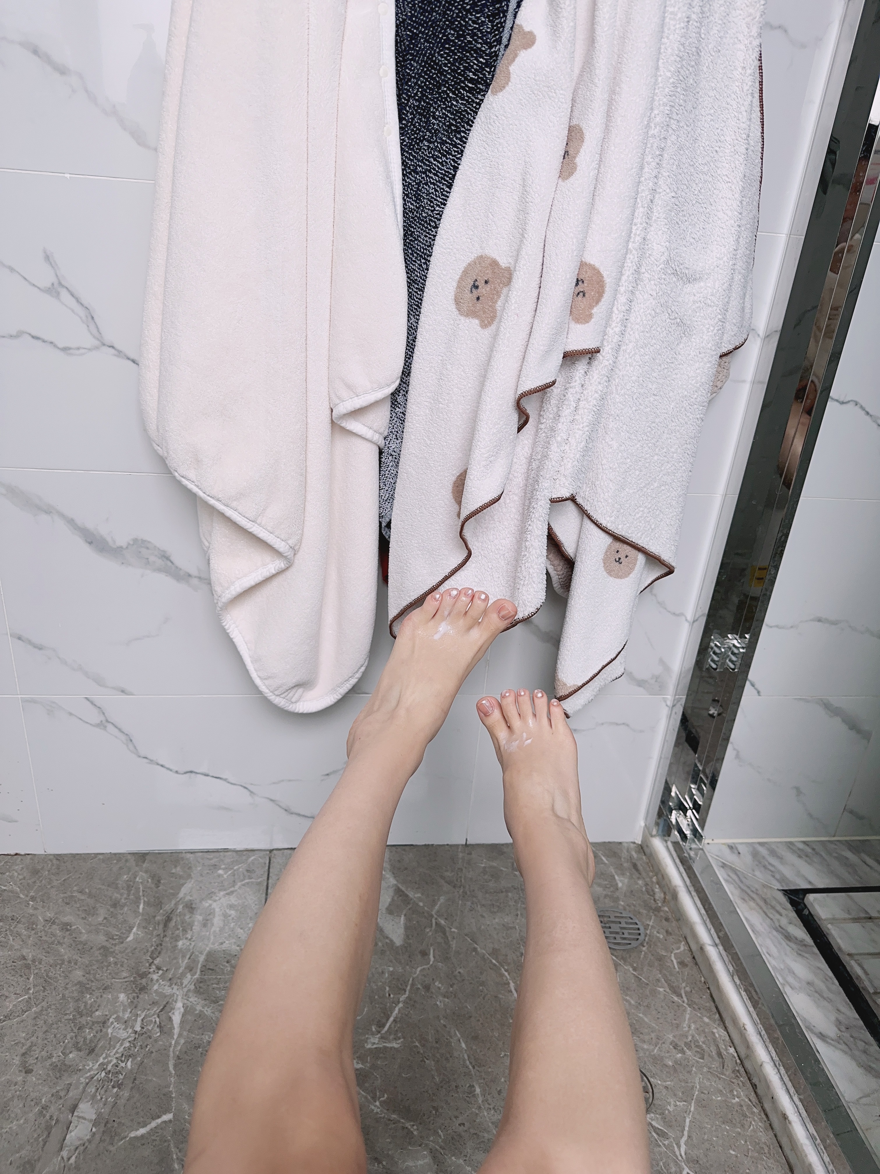 陈妮妮-红色脚掌51P-143MB-04-10