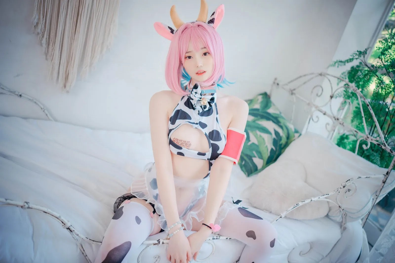 Bambi-밤비-DJAWA-Riamu8217s-Celebrating-the-Year-of-the-Cow-1-S-version-09-10