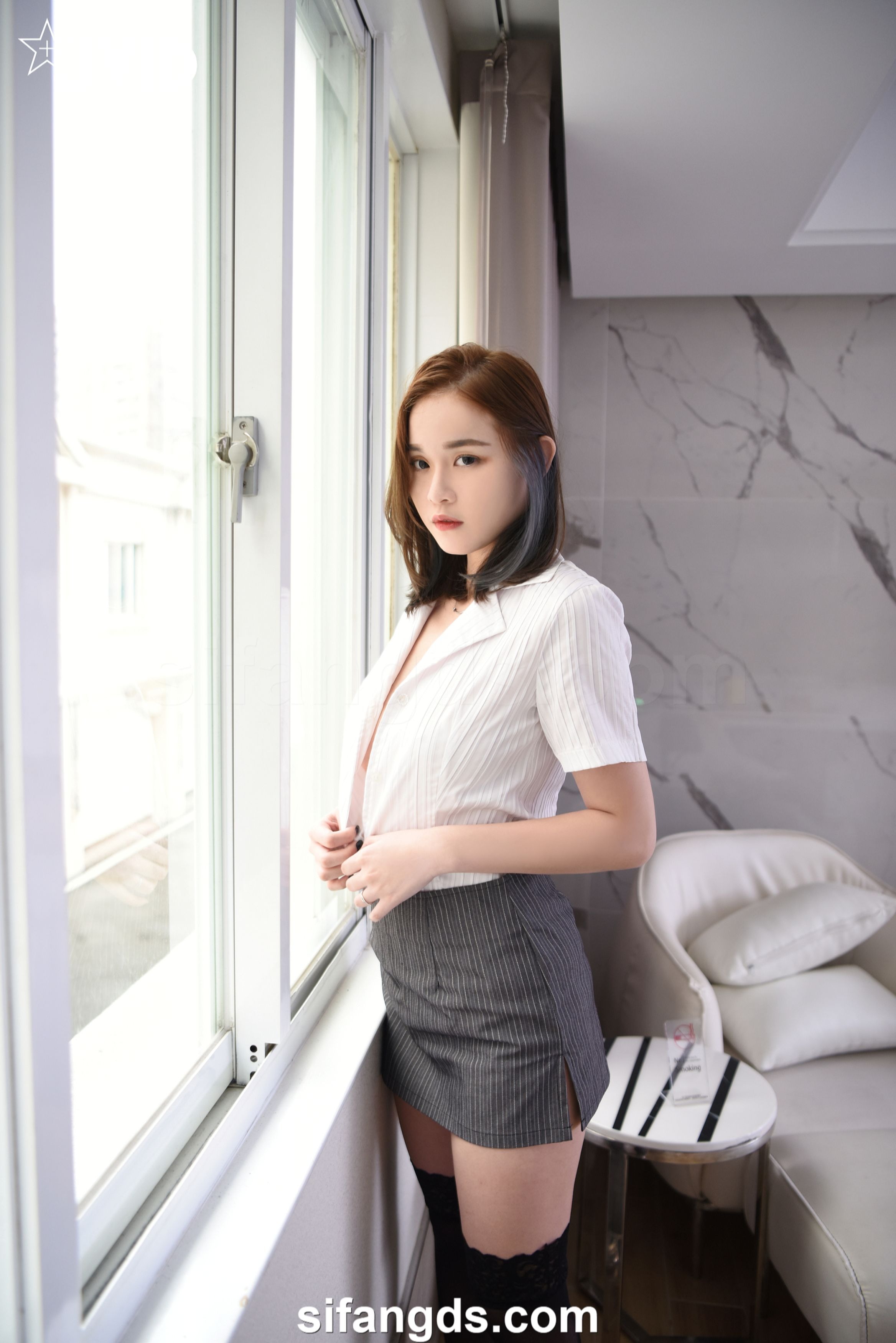 JVID總裁爆乳小秘書黎妍旅館脫光光會議-121P-08-17