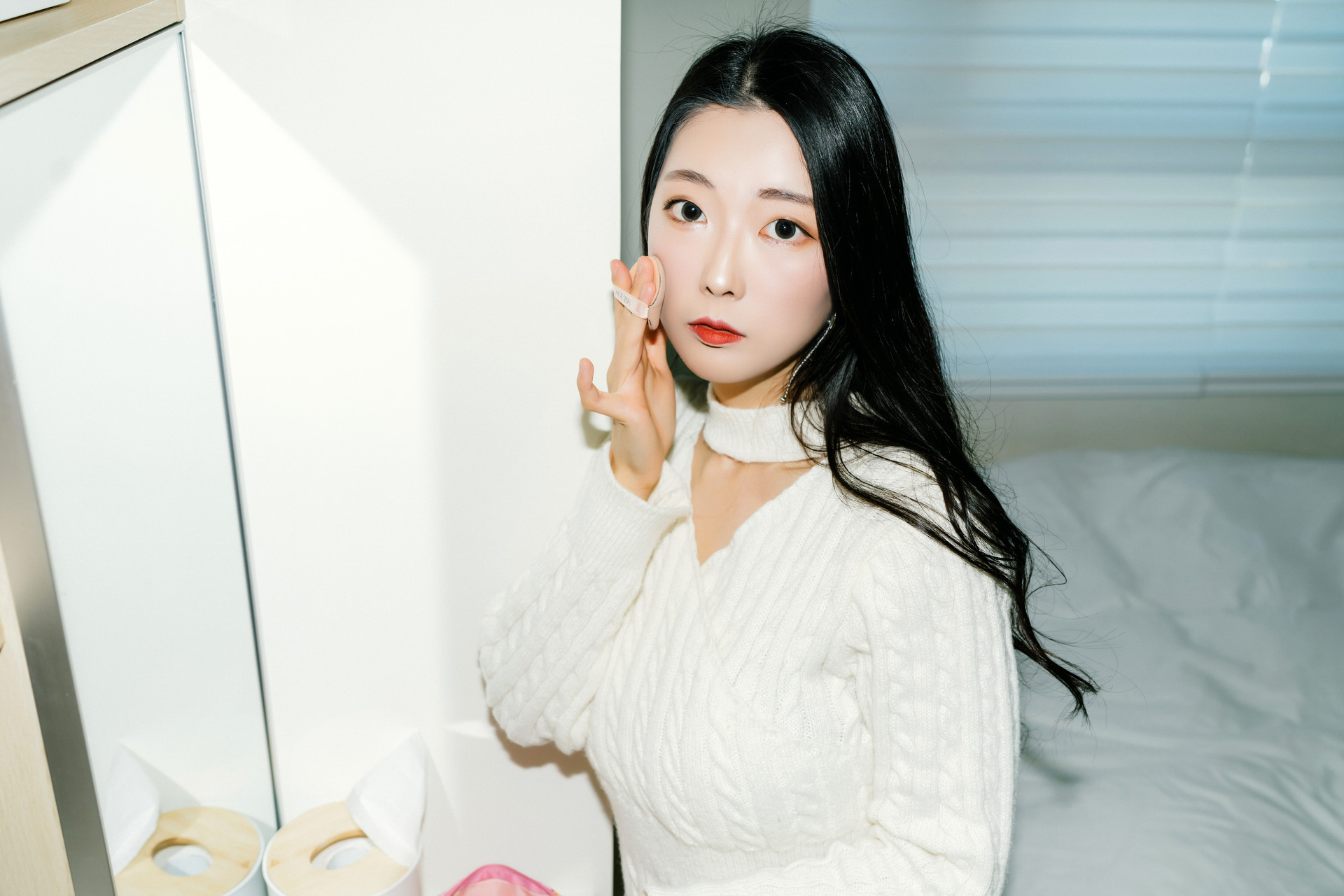 Mona-모나-Moon-Night-Snap-In-the-Room-Set01-12-18